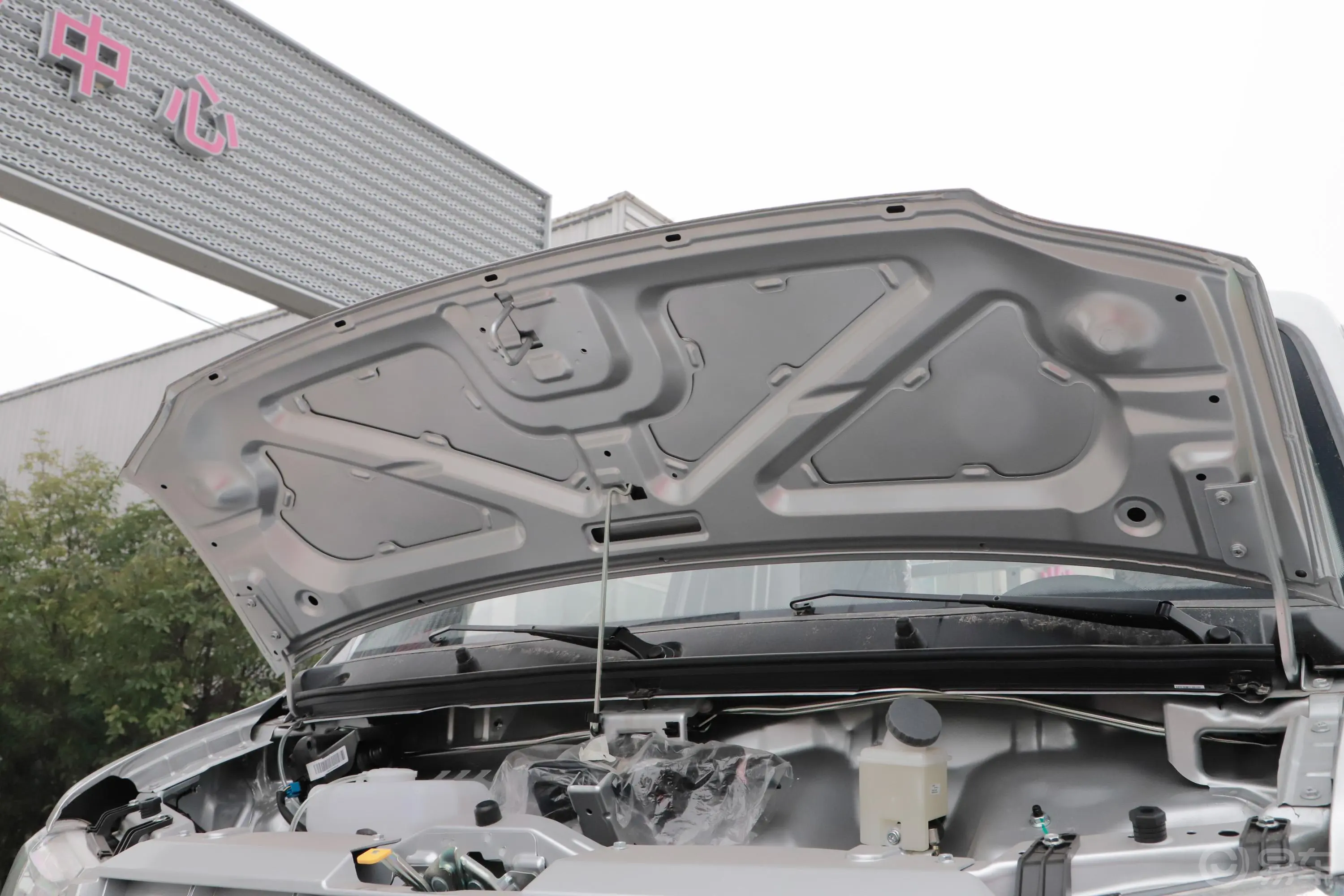 东风小康C311.5L 手动 标准型DK15 国V发动机舱盖内侧