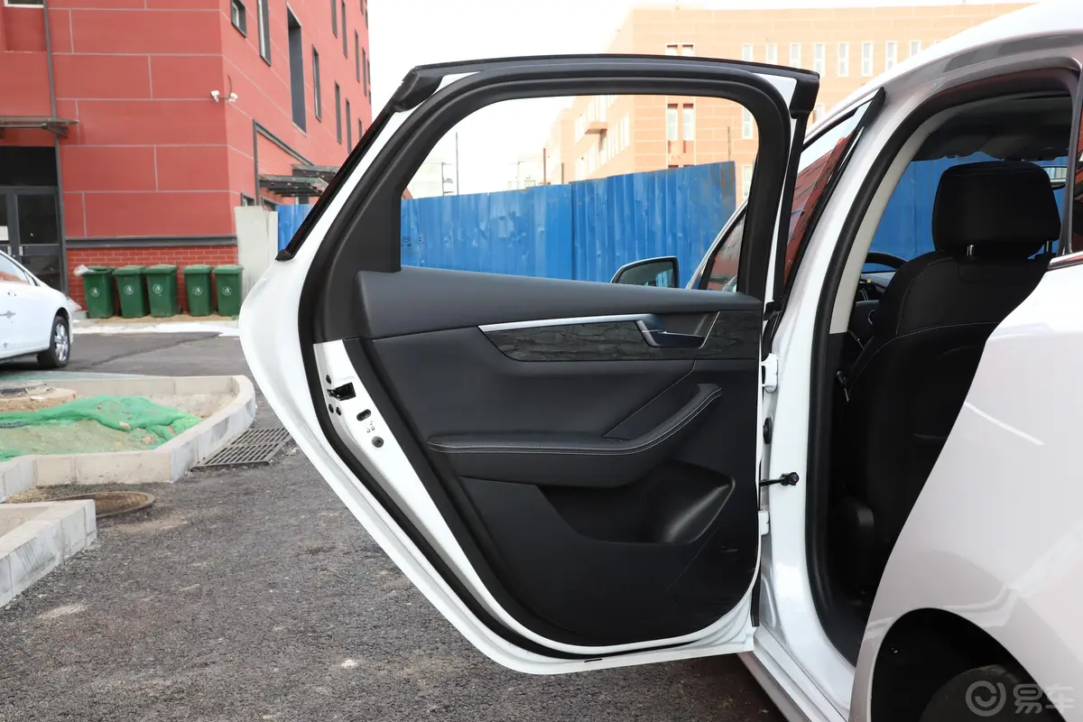 秦Pro新能源EV500 智联领动版驾驶员侧后车门