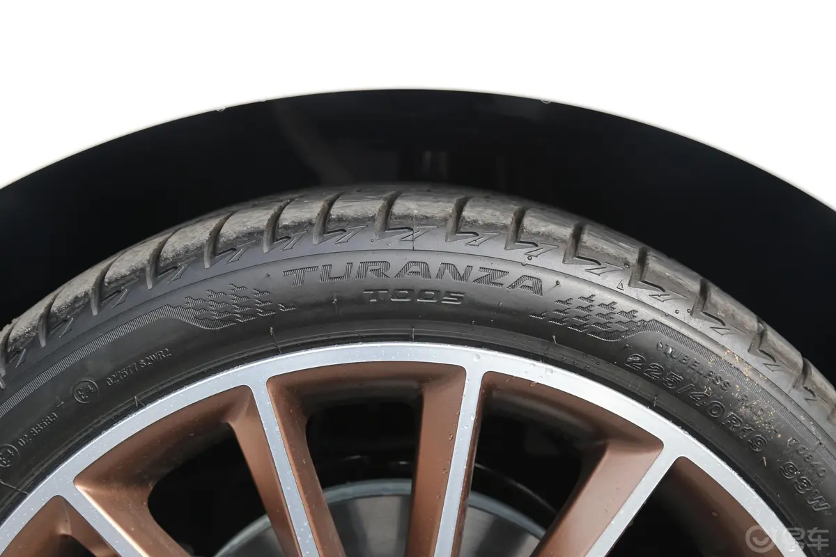 奔驰A级A 200 L 运动轿车 先型特别版外观