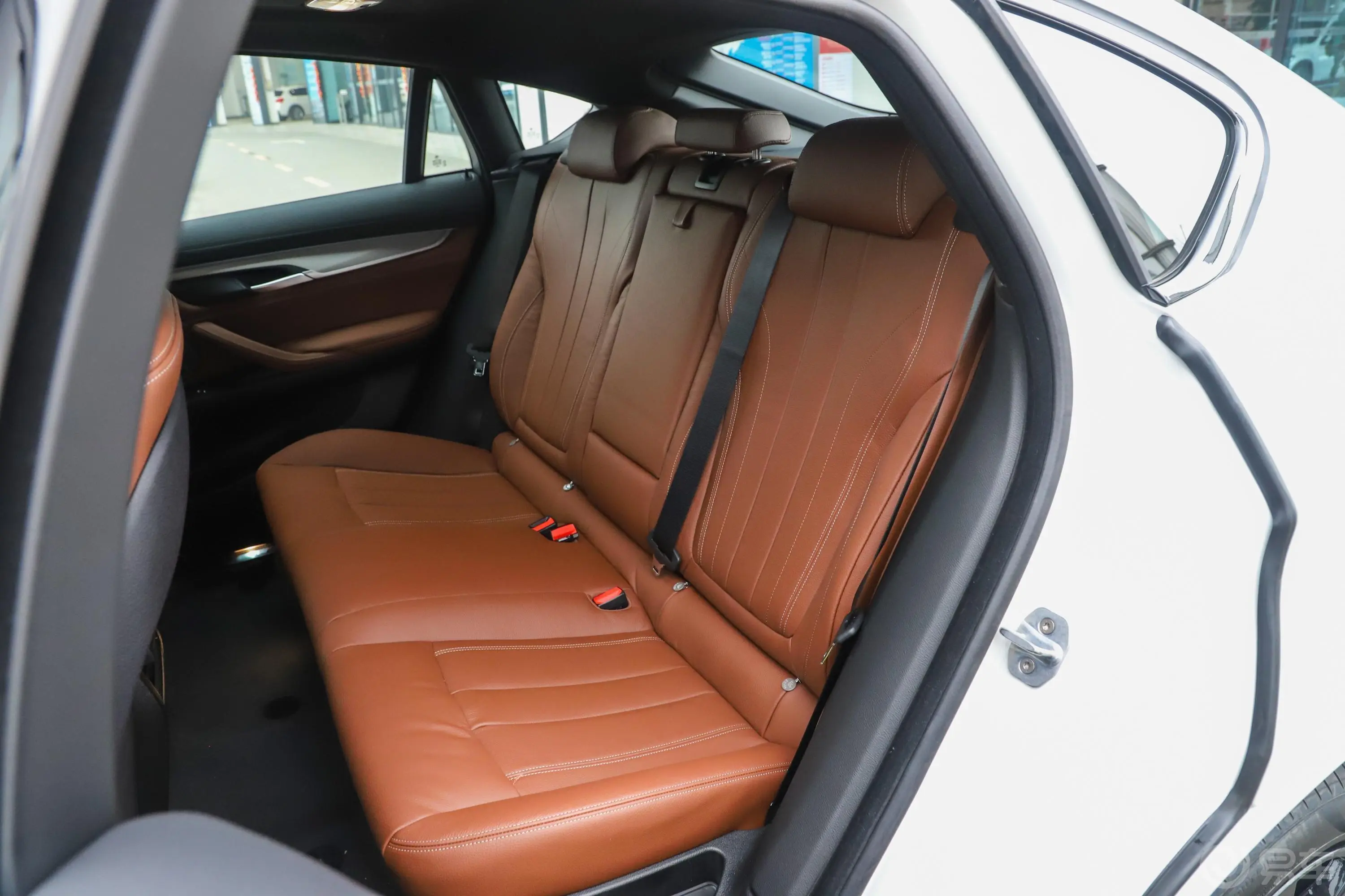宝马X6xDrive35i M运动套装后排座椅