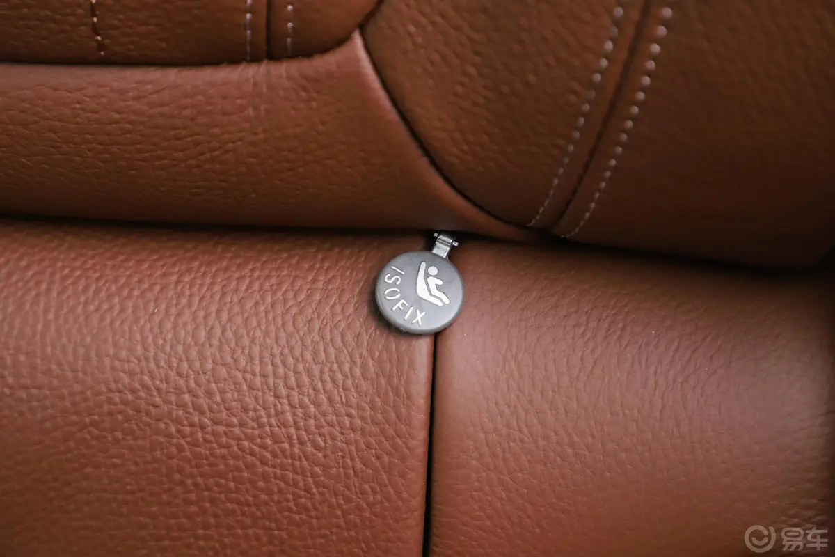 宝马X6xDrive35i M运动套装儿童座椅接口