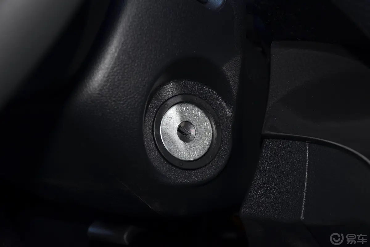 风骏52.4L 手动 大双 欧洲版 汽油 两驱 精英版钥匙孔或一键启动按键