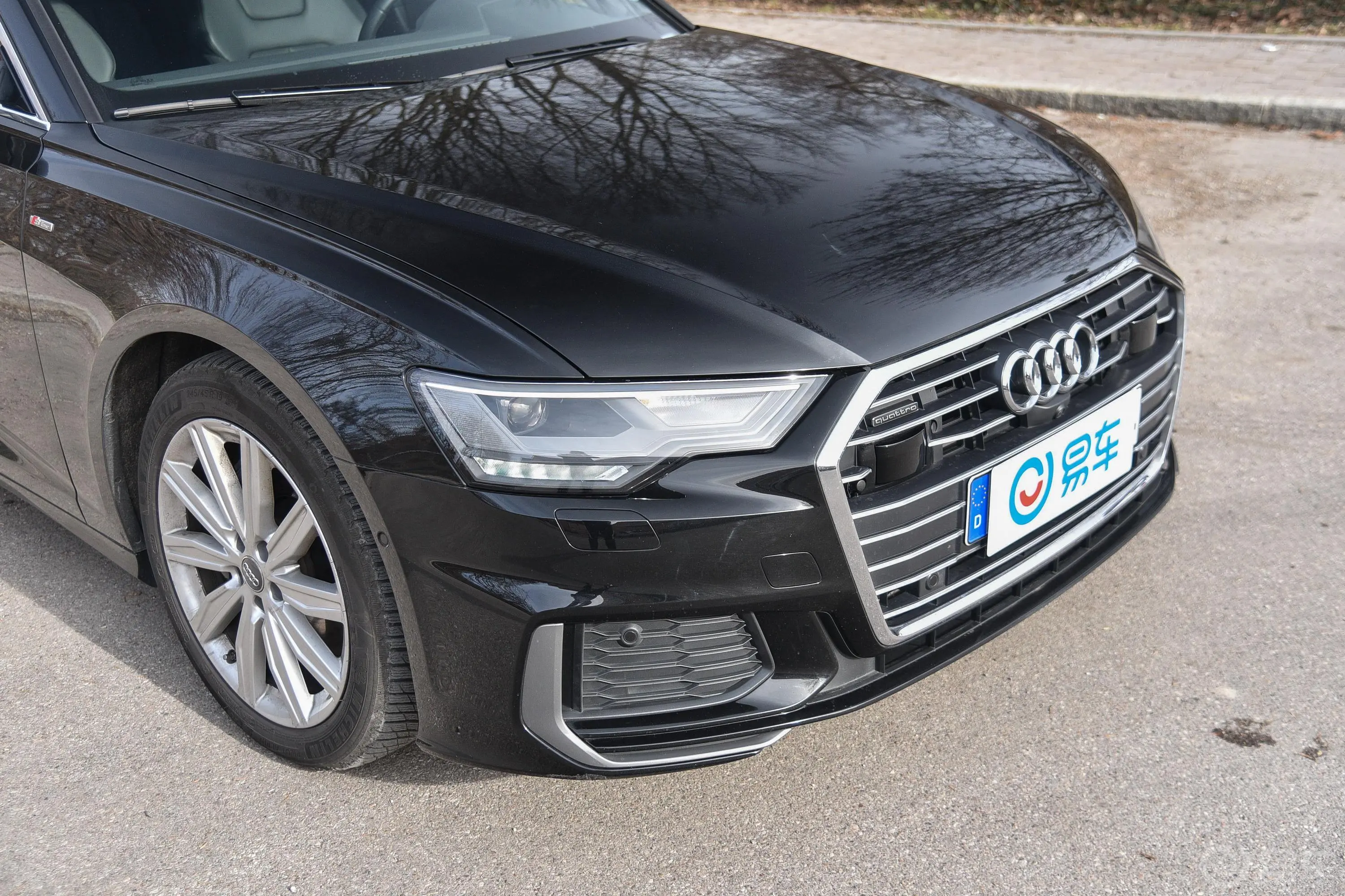 奥迪A6奥迪A6 Avant 50 TDI quattro 海外版前格栅侧俯拍