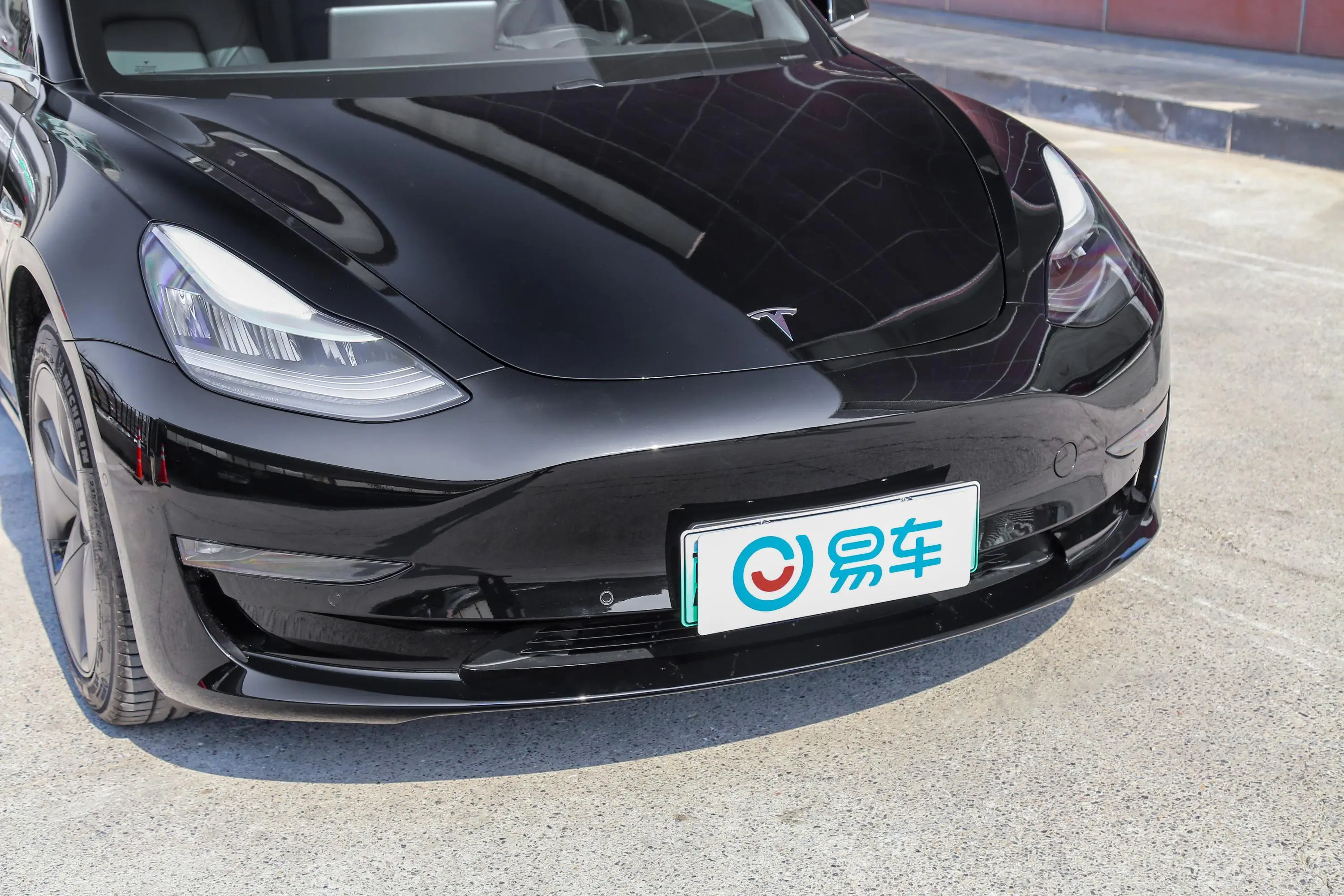 Model 3(进口)长续航全轮驱动版外观