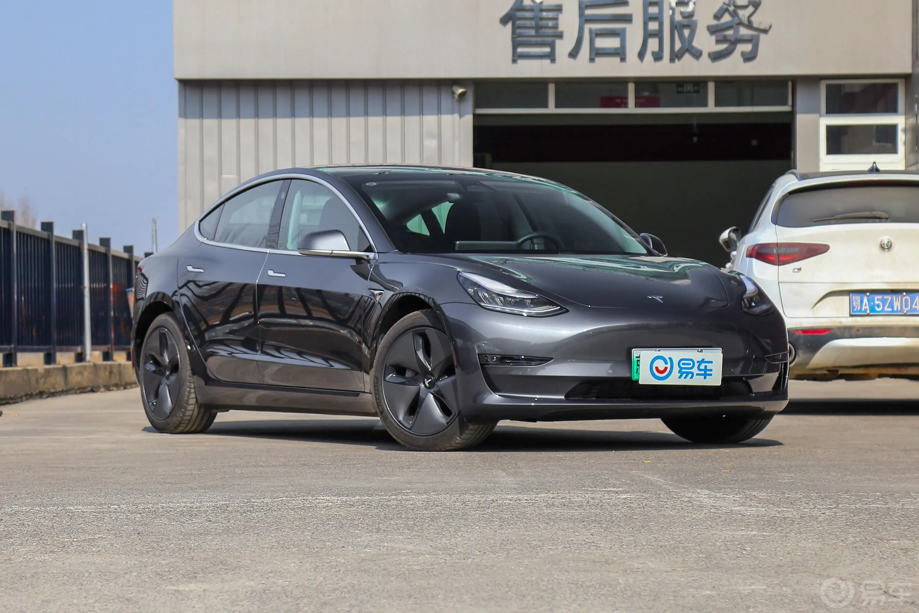 Model 3(进口)长续航全轮驱动版外观