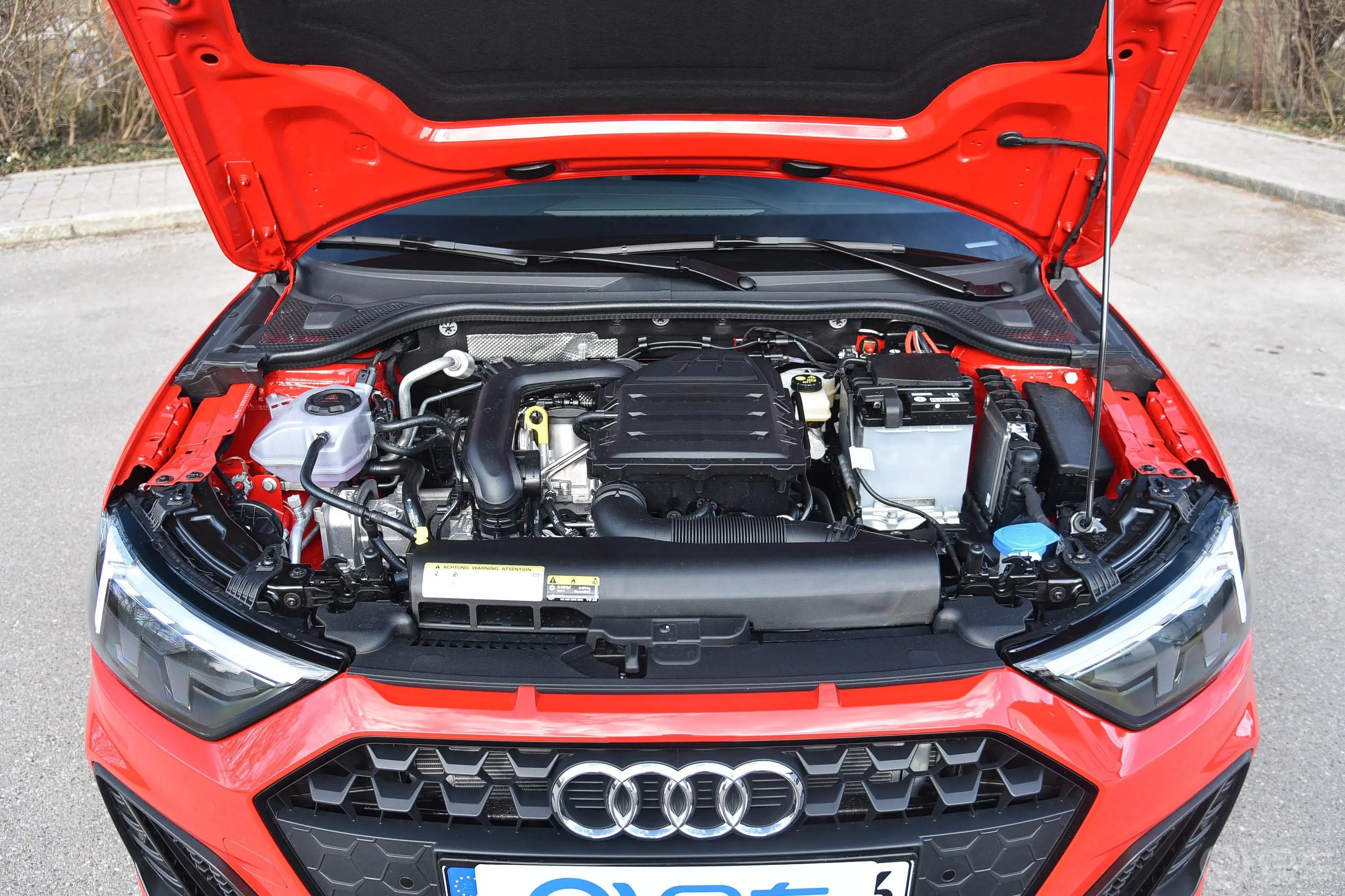 奥迪A130 TFSI S line海外版发动机舱整体