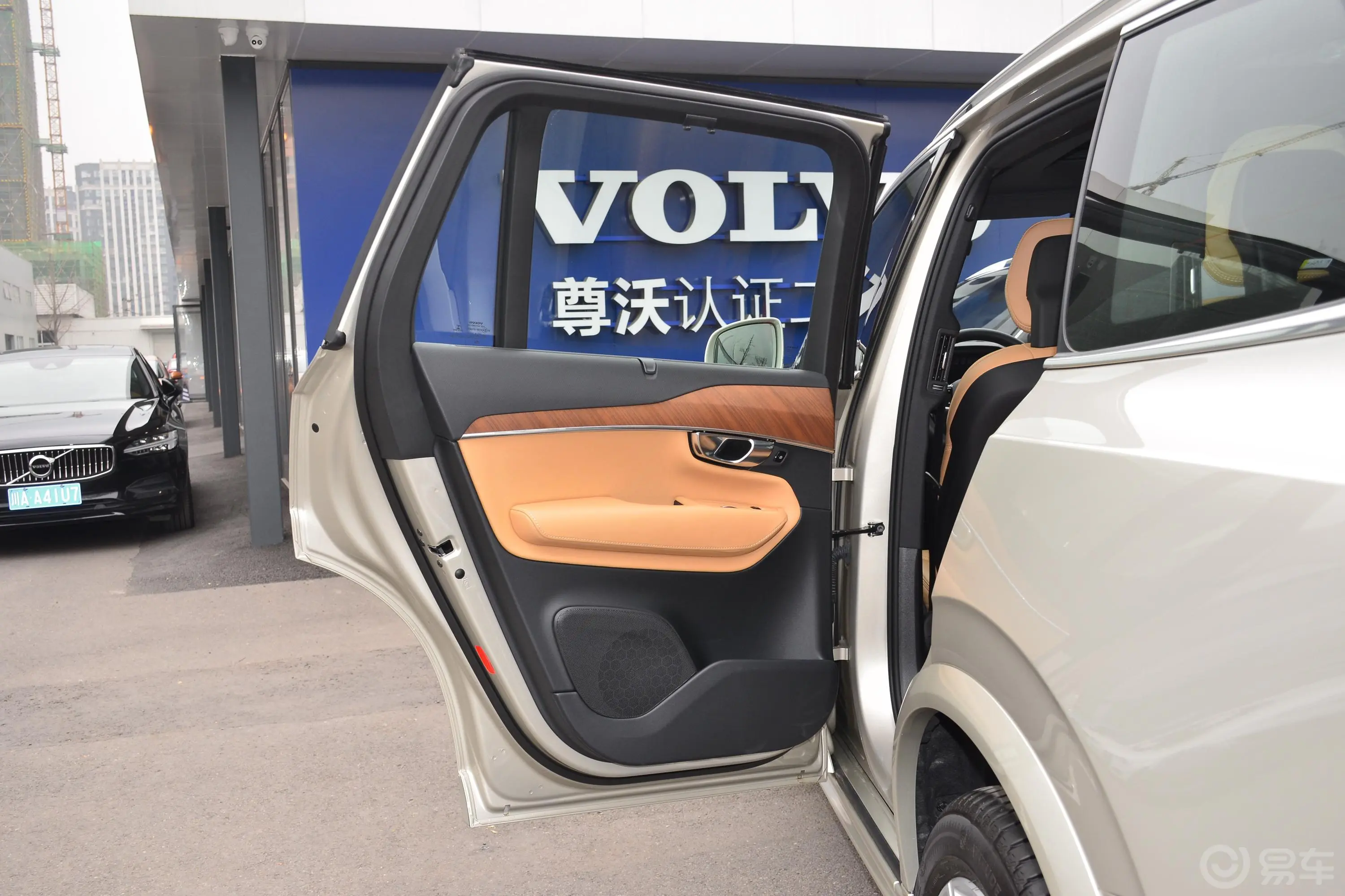 沃尔沃XC90T6 智雅版 7座 国Ⅴ驾驶员侧后车门