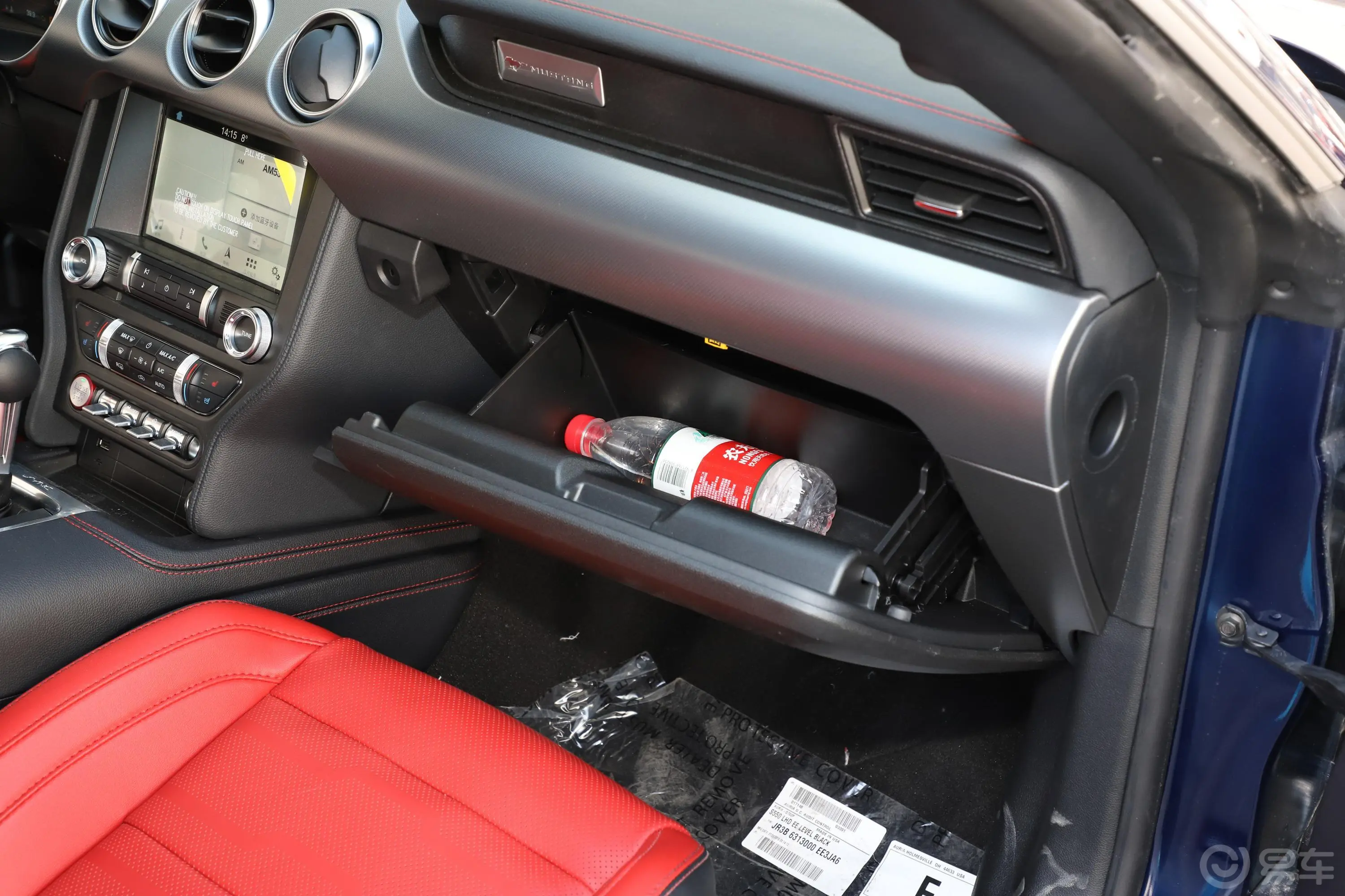 Mustang5.0L V8 GT手套箱空间水瓶横置