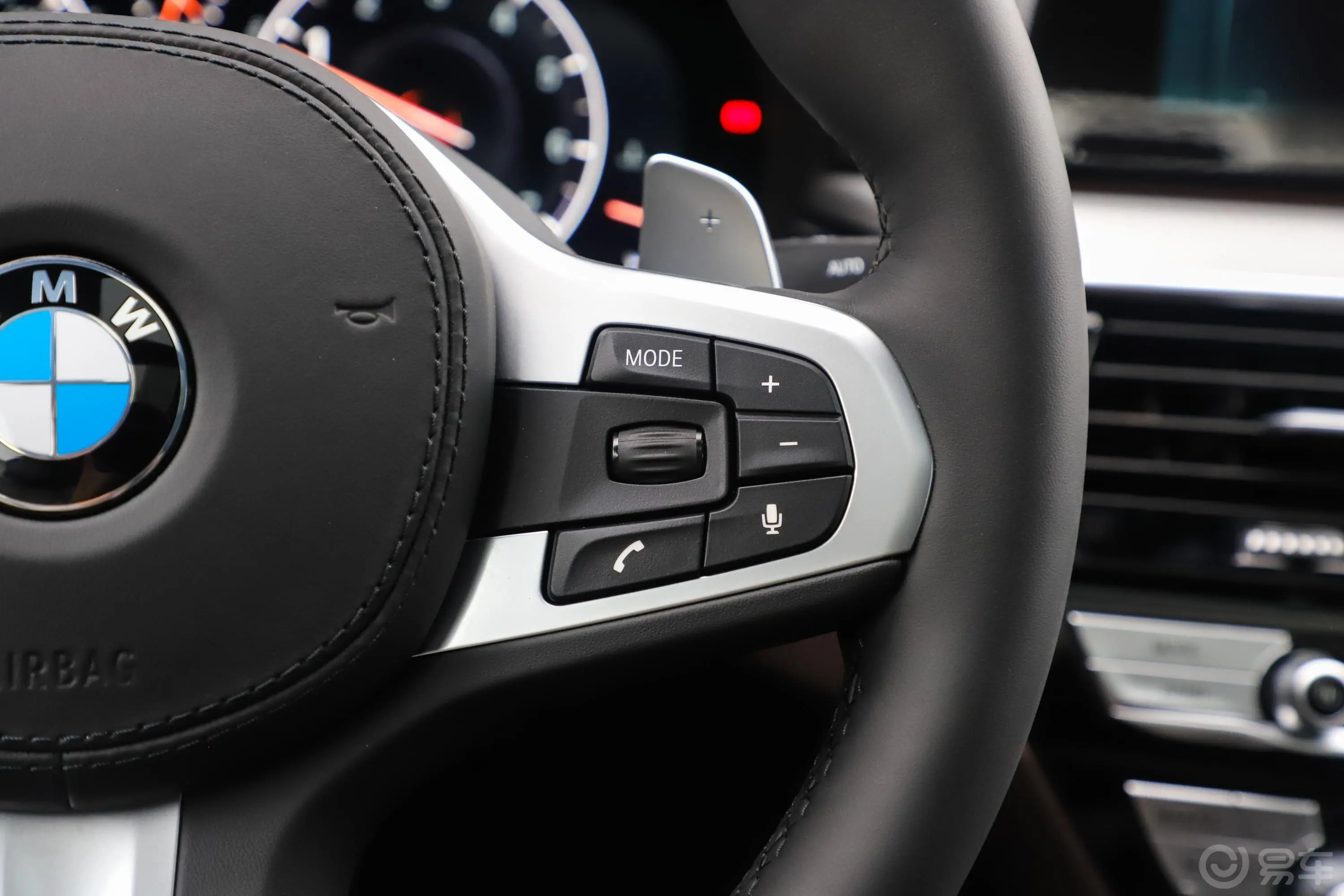 宝马6系GT630i M运动大旅行家版右侧方向盘功能按键