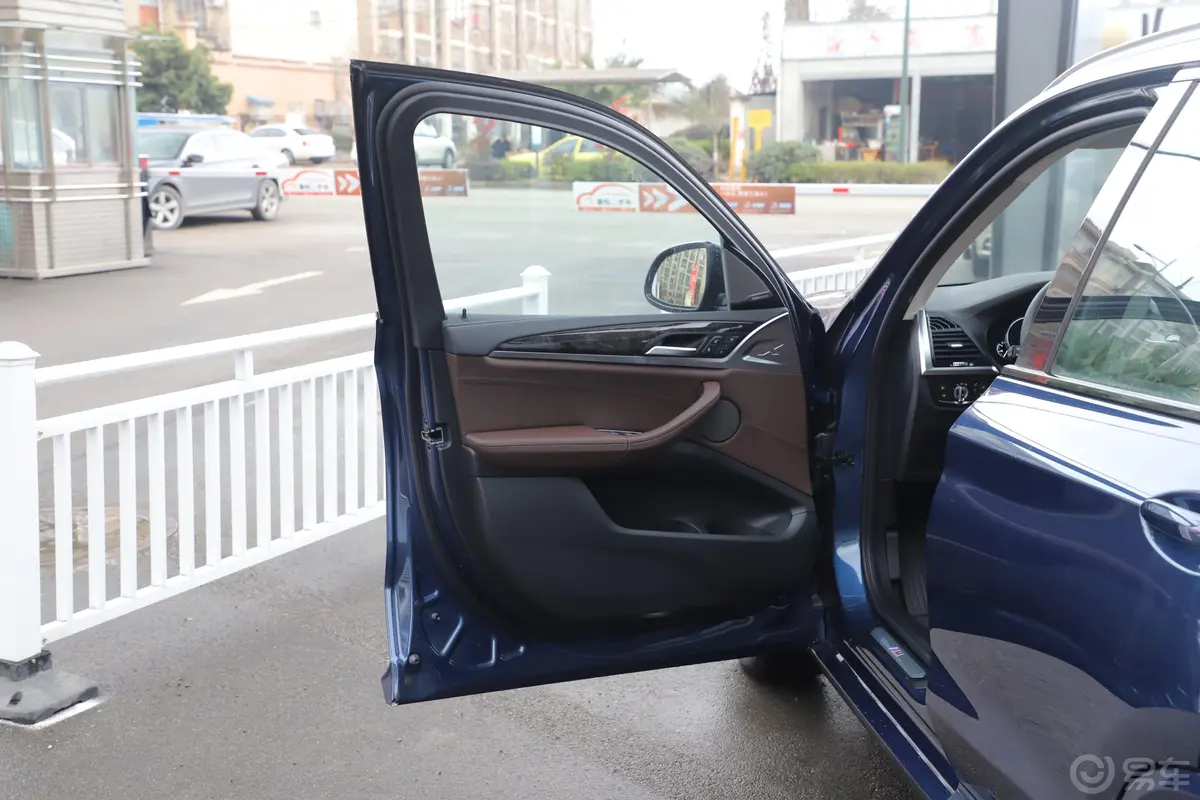宝马X3xDrive 30i 尊享版 M运动套装驾驶员侧前车门
