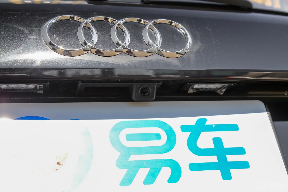 奥迪Q330周年纪念版 35 TFSI quattro全时四驱运动版外观