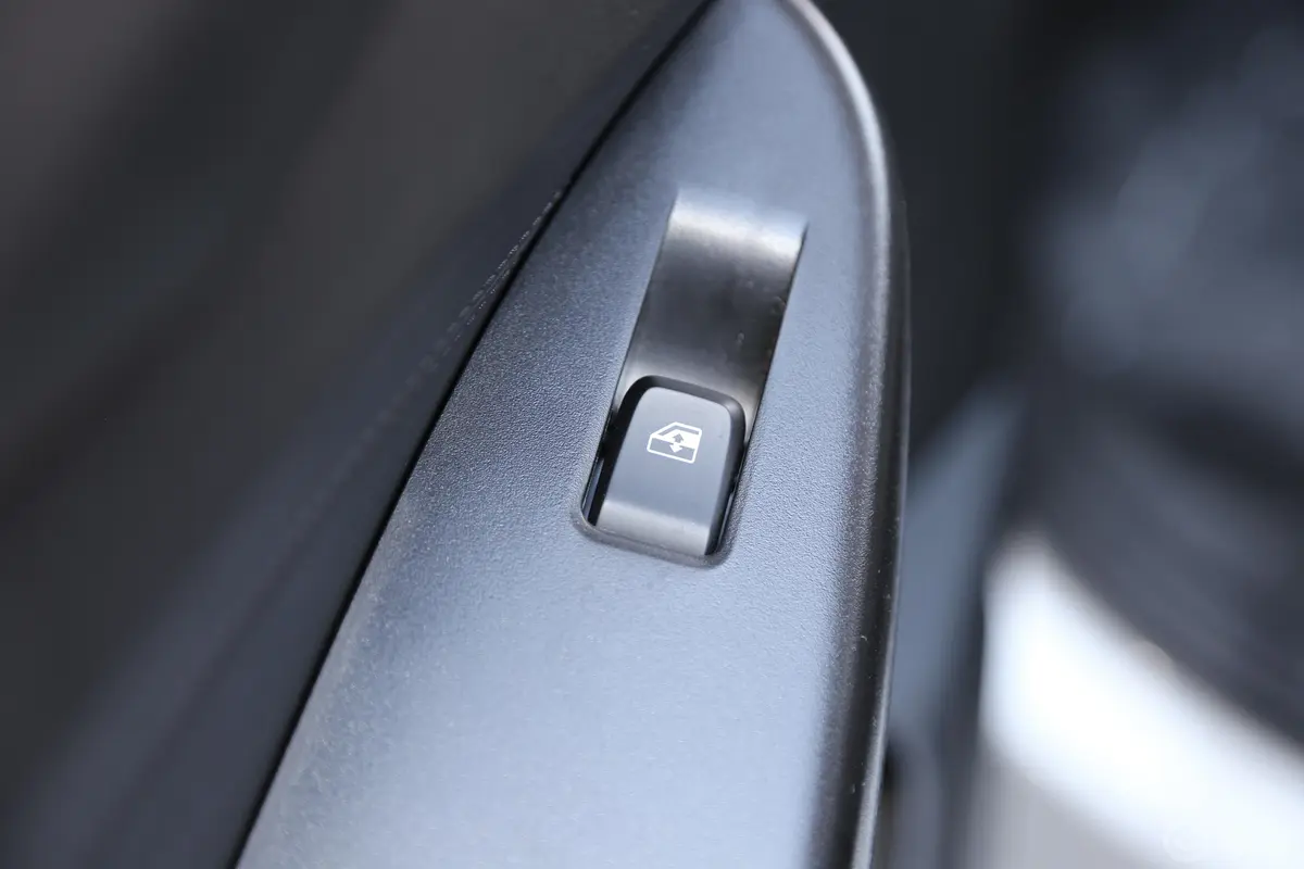 五菱宏光S3自动离合版 1.5L 手动 舒适型 国V后车窗调节