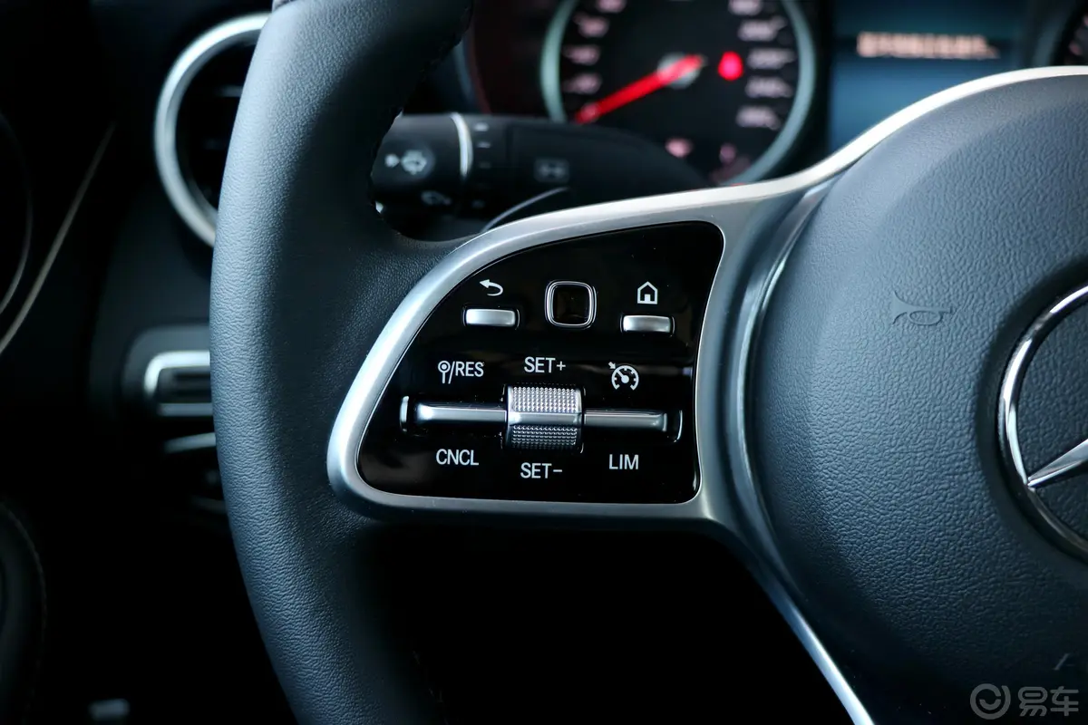 奔驰C级C 180 L 动感版 运动轿车左侧方向盘功能按键