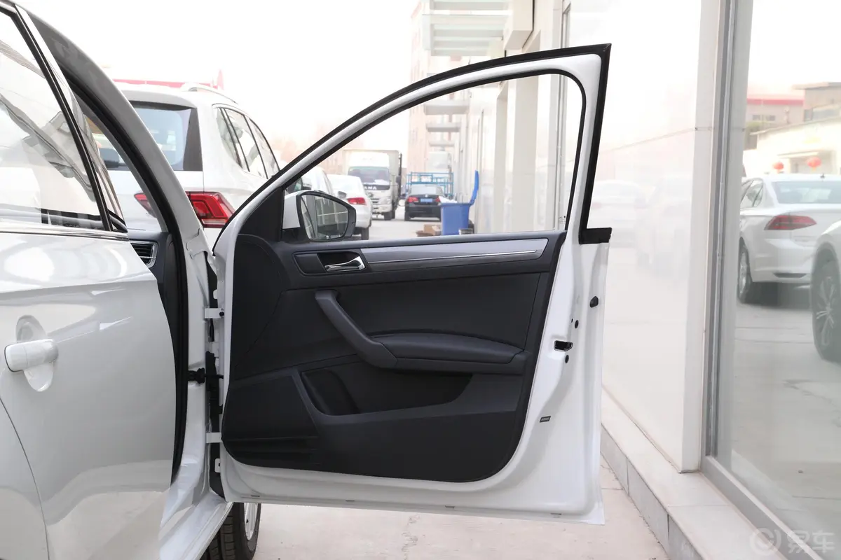 桑塔纳1.5L 自动 舒适版副驾驶员车门