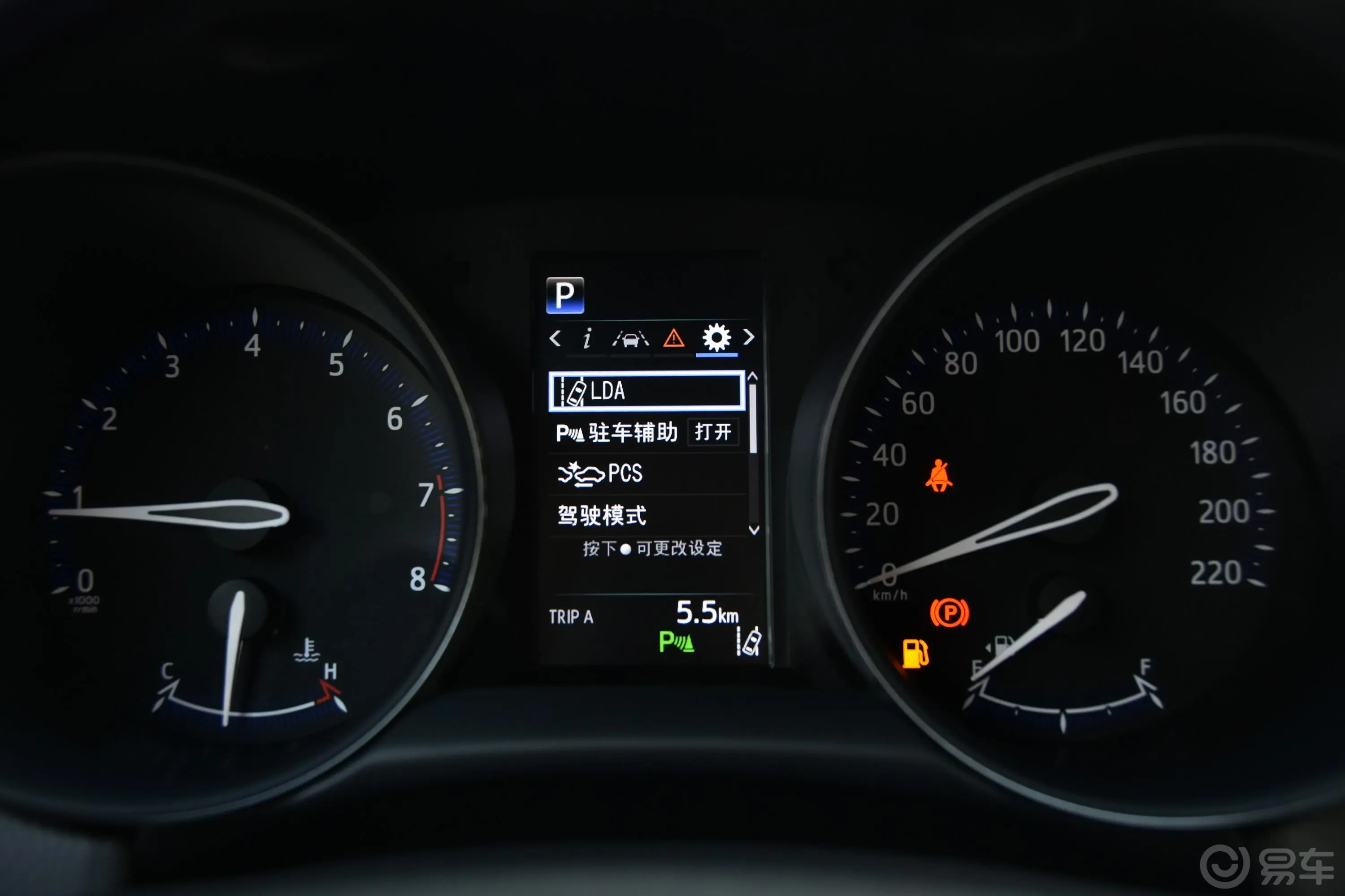 奕泽2.0L CVT 奕动版 国V内饰