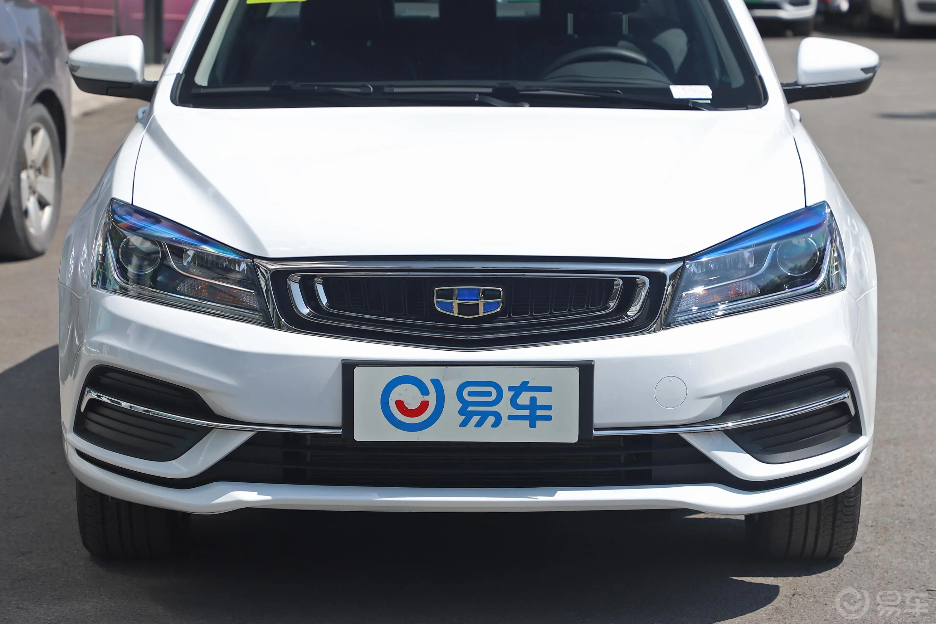 帝豪PHEV1.5L E-CVT 进取版外观