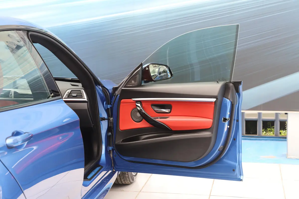 宝马3系GT330i xDrive M运动版副驾驶员车门