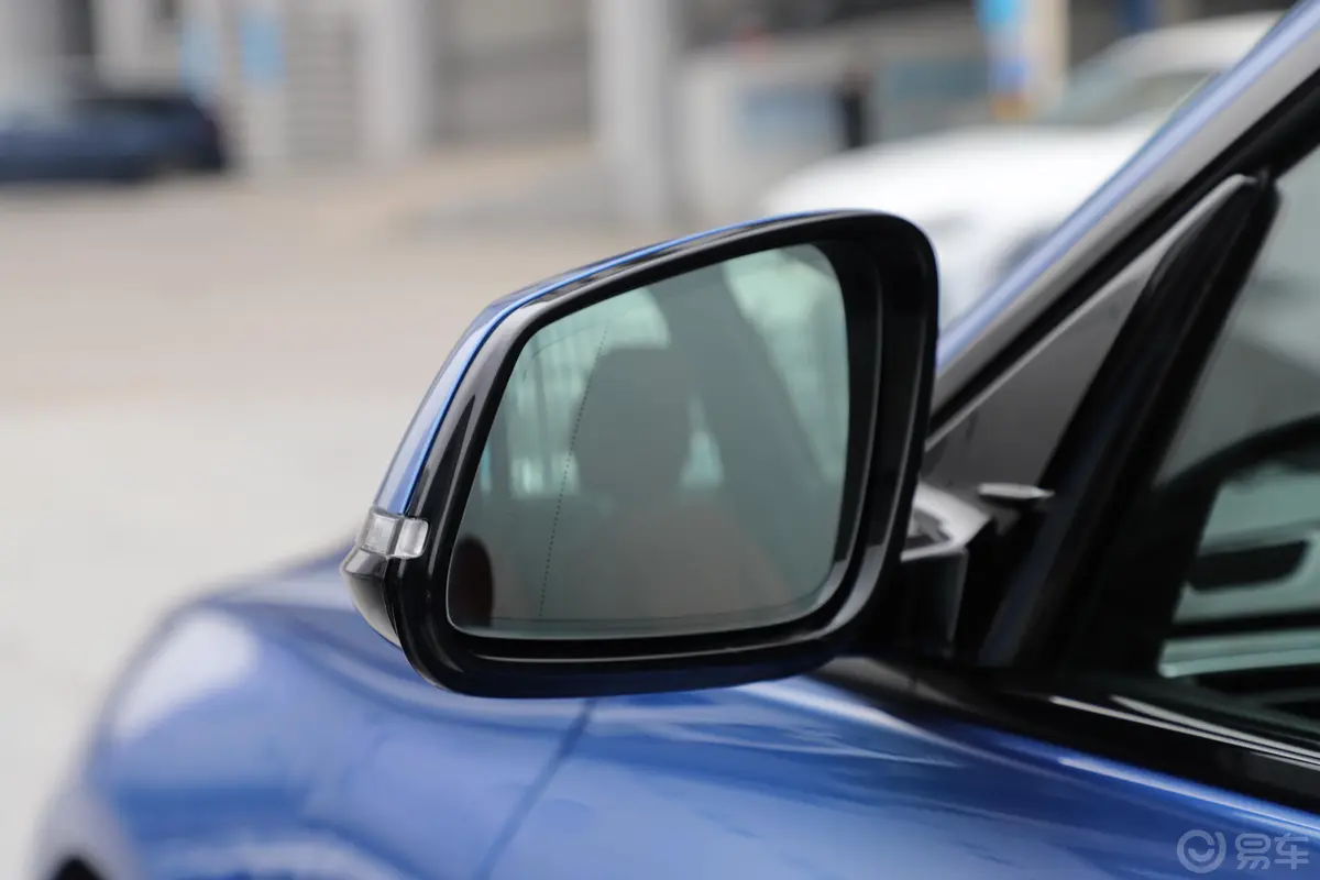 宝马3系GT330i xDrive M运动版后视镜镜面