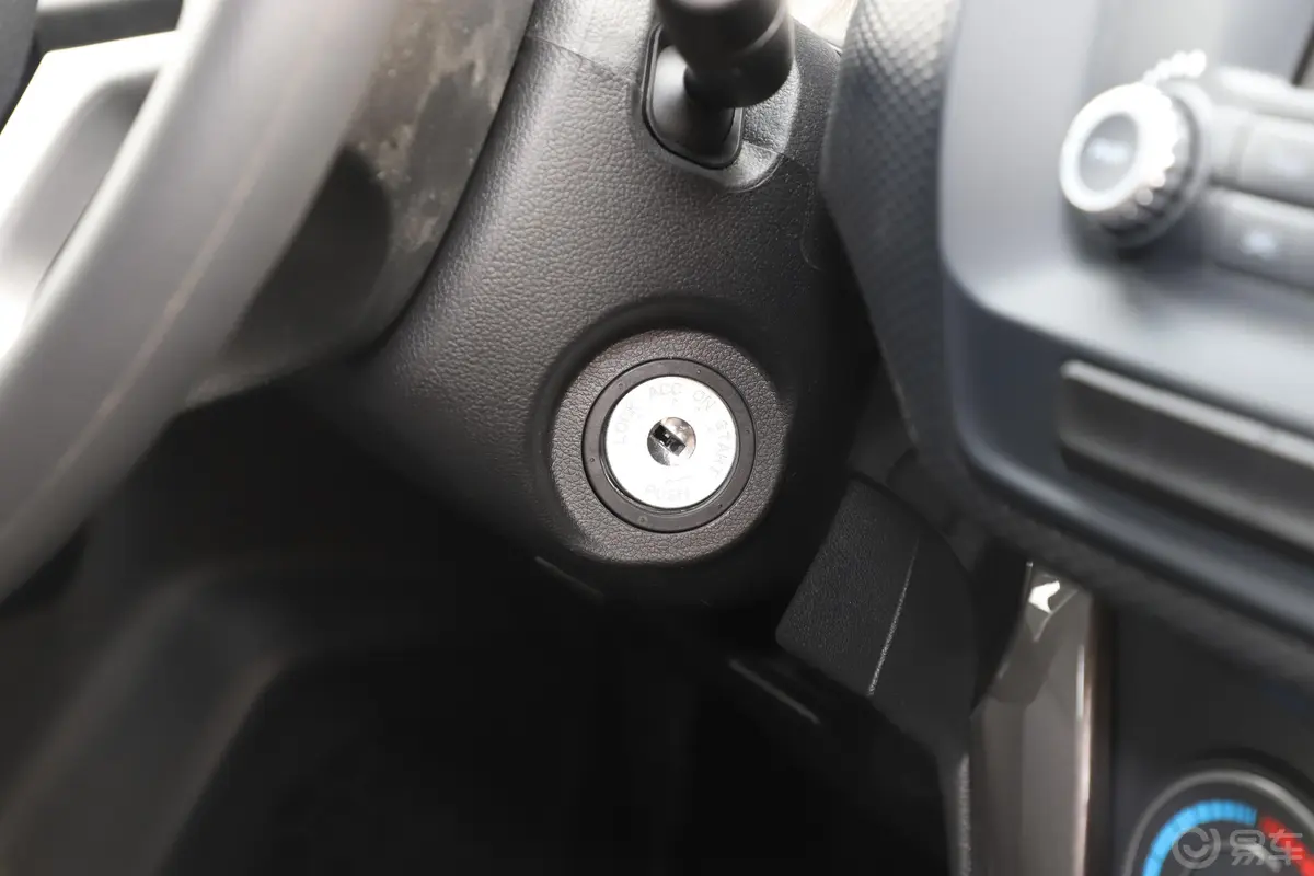 风骏52.4L 手动 小双 欧洲版 汽油 两驱 进取版钥匙孔或一键启动按键