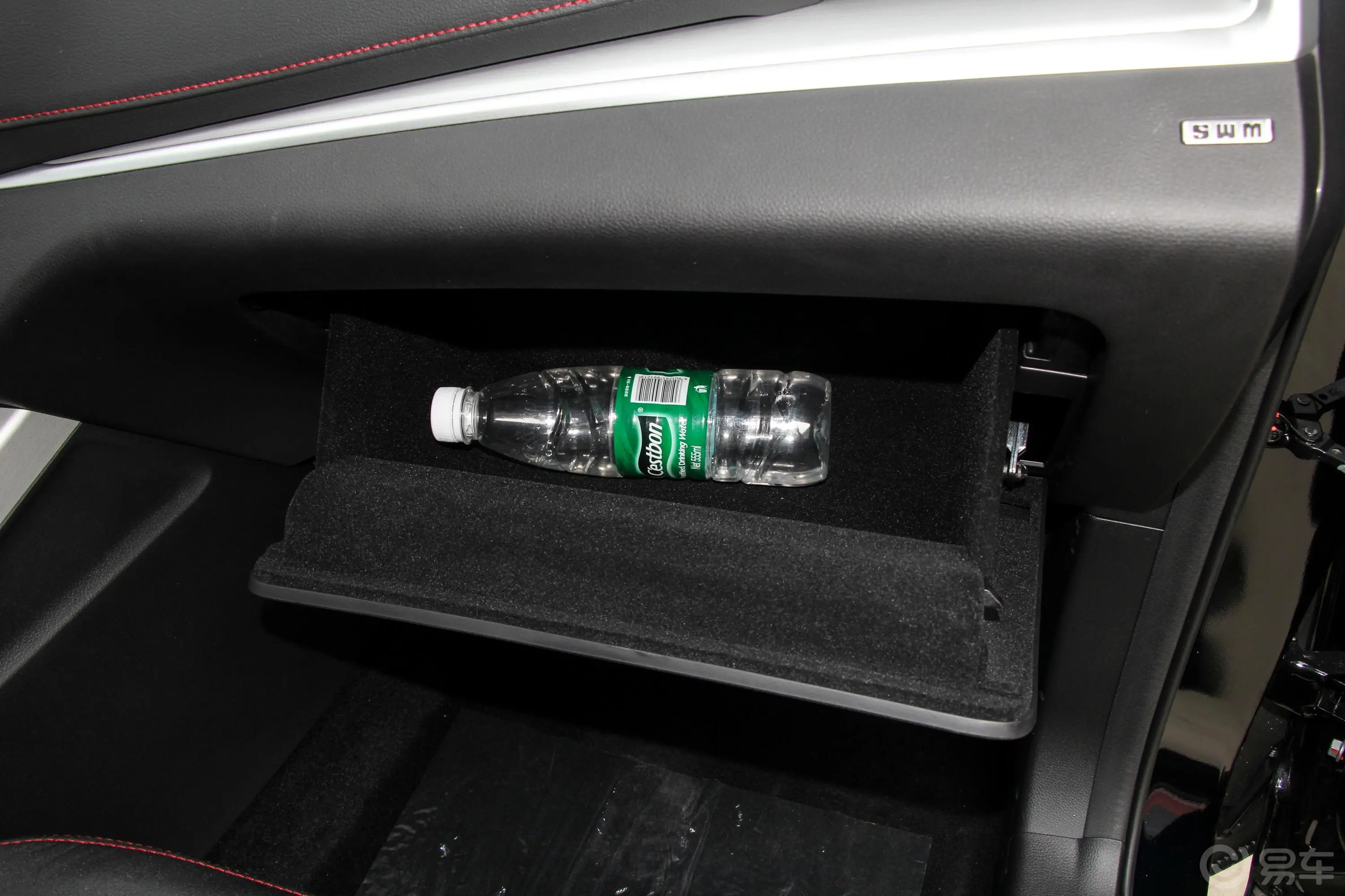 SWM斯威G011.5T 手动 型up手套箱空间水瓶横置
