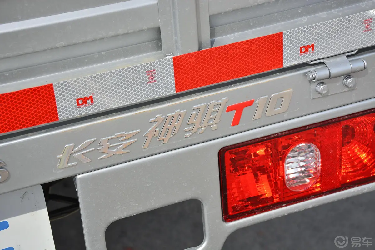 神骐T10载货车 1.5L 双排舒适版（995KG）外观