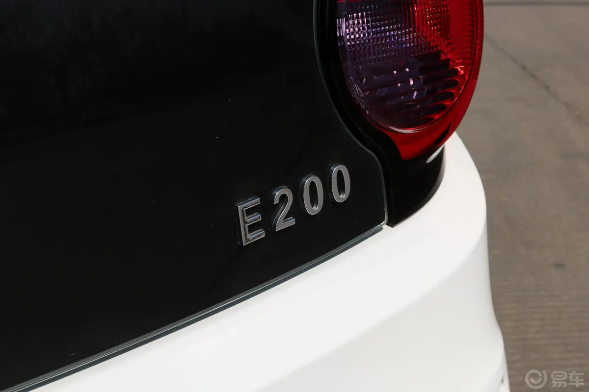 江铃E200L标准版外观