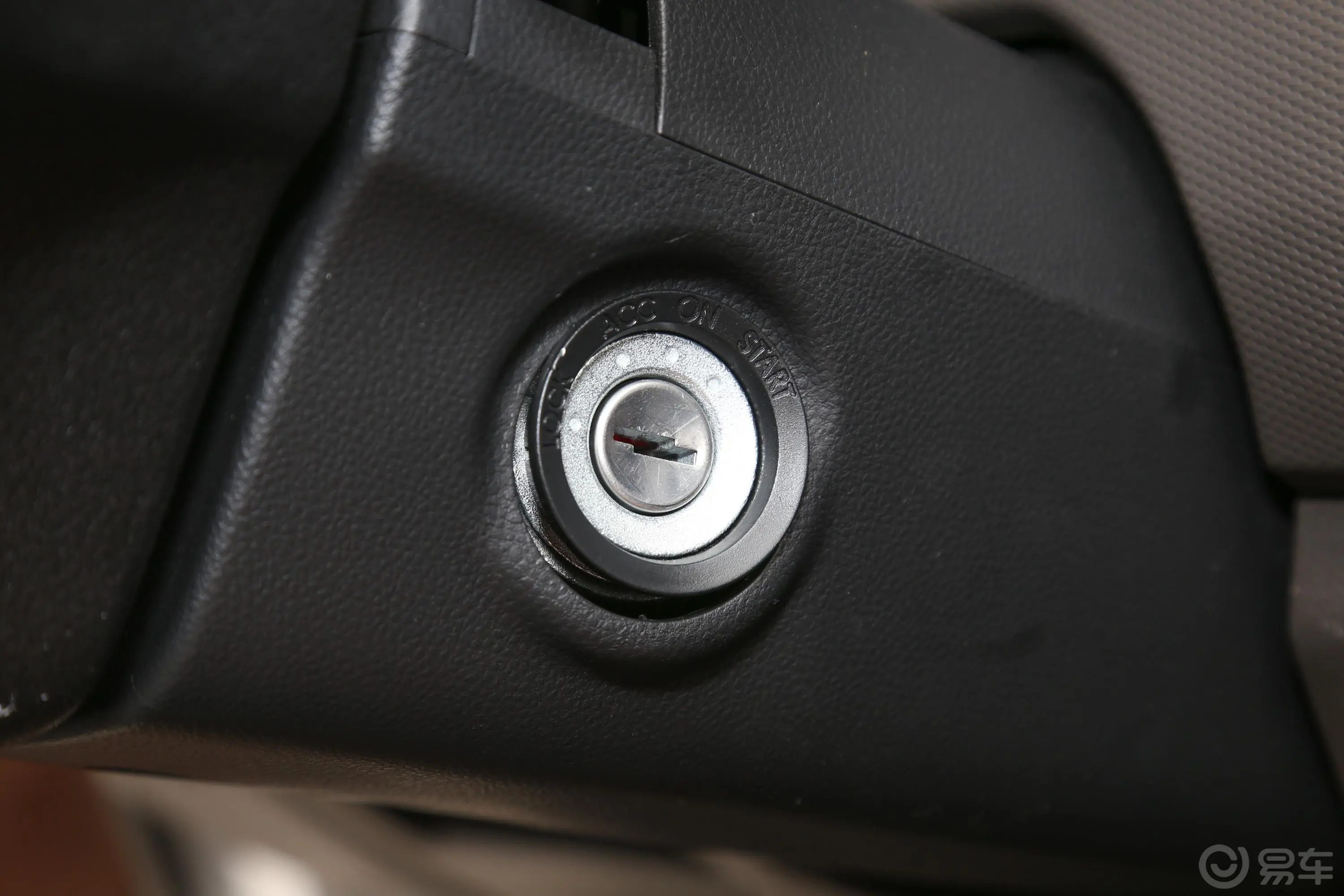 五菱荣光新卡1.5L 手动 单排 国V钥匙孔或一键启动按键
