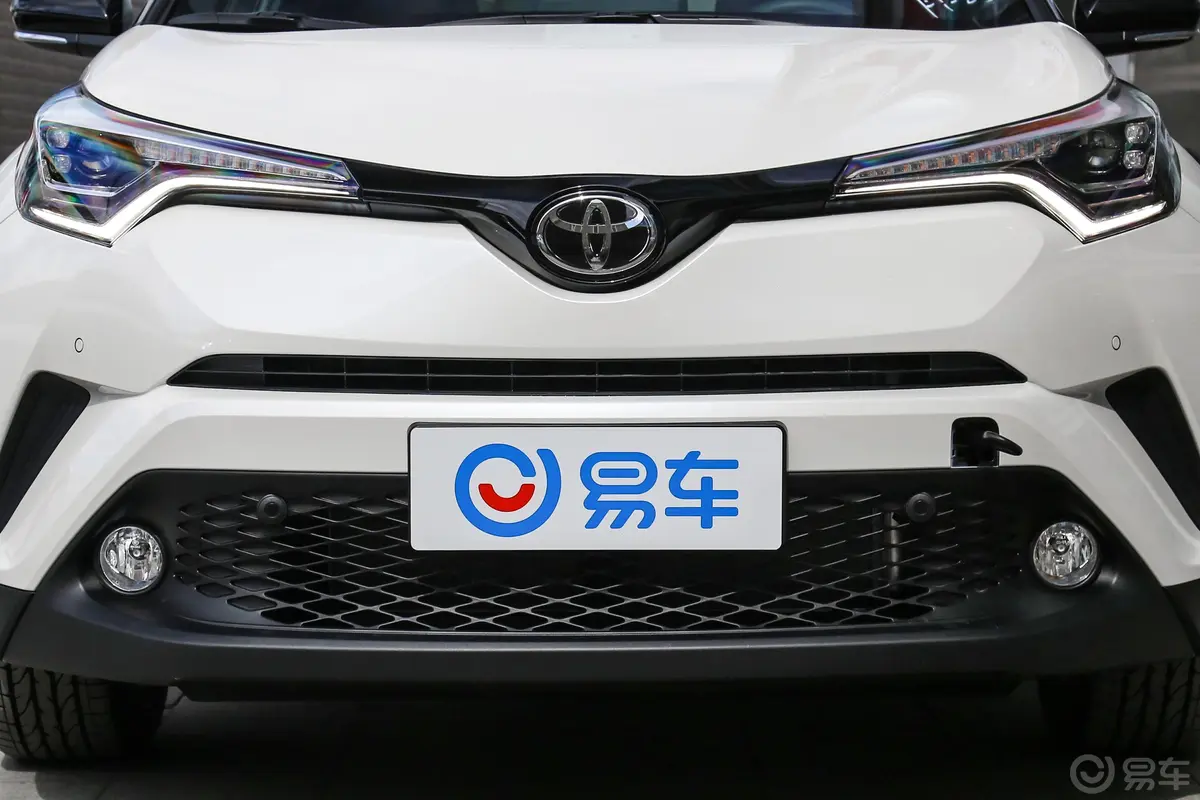 丰田C-HR2.0L CVT 酷跑豪华版 国VI外观
