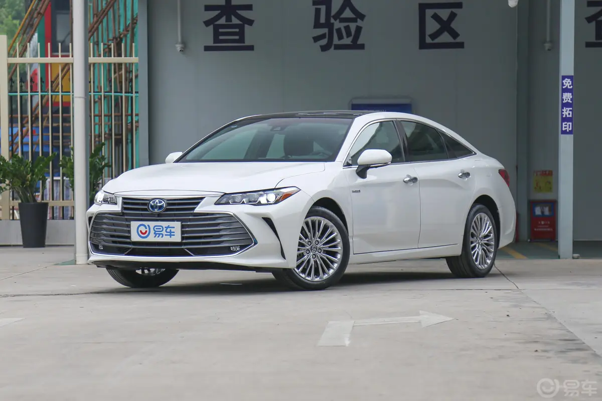 亚洲龙双擎 2.5L E-CVT XLE尊贵版 国V侧前45度车头向左水平