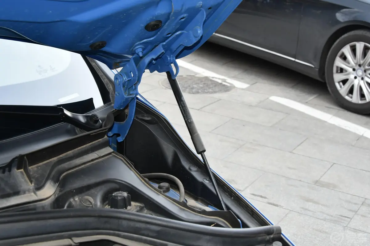 宝马2系多功能旅行车220i 尊享版运动套装外观
