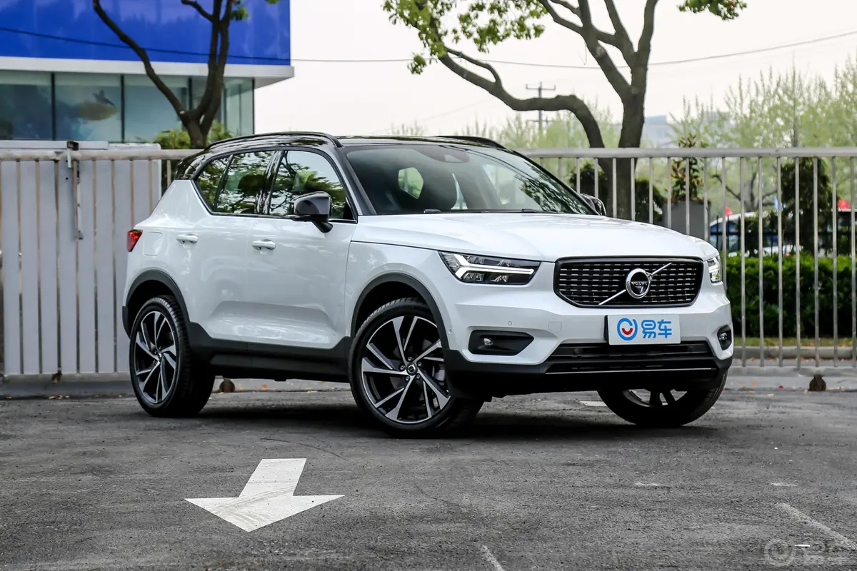 沃尔沃XC40T5 四驱 智雅运动版前轮毂造型