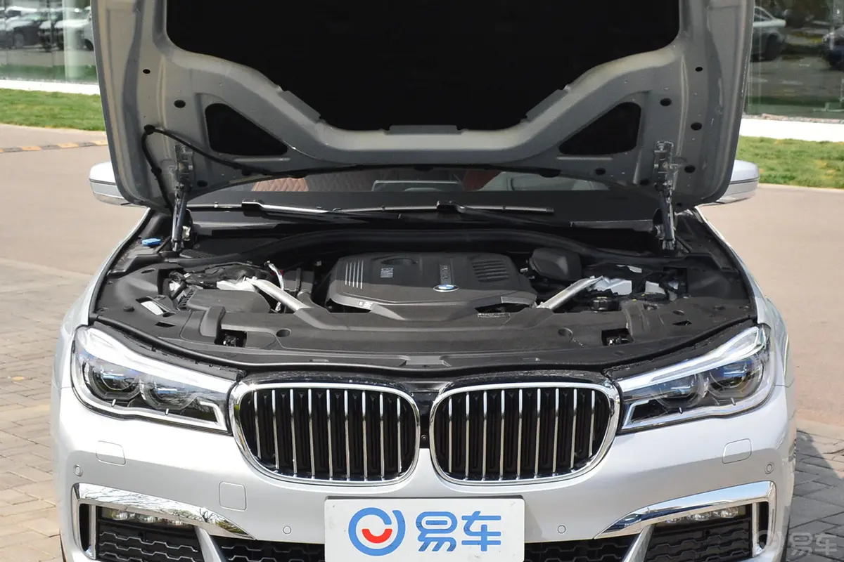 宝马7系740Li xDrive 尊享版 M运动套装发动机舱整体