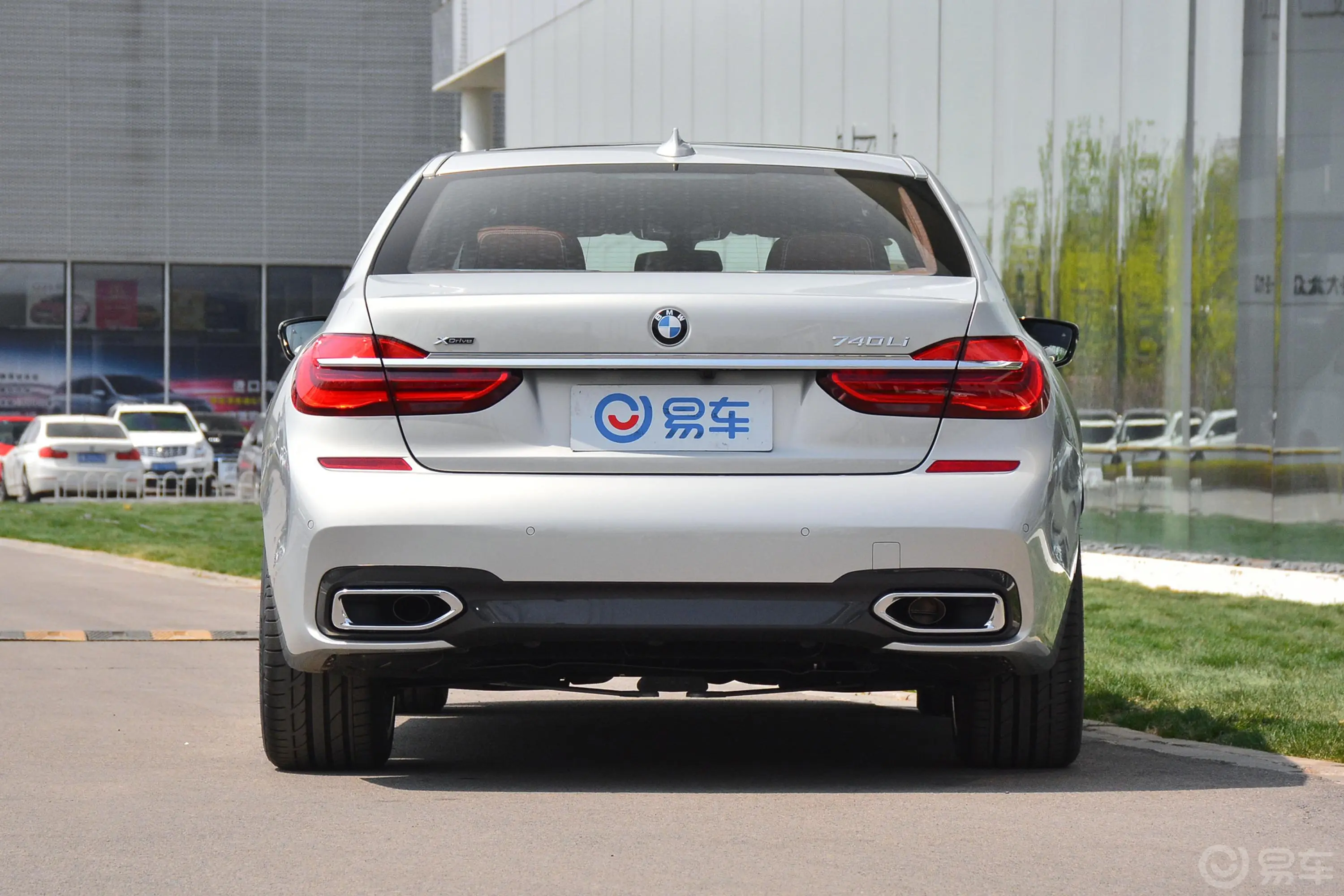 宝马7系740Li xDrive 尊享版 M运动套装正后水平