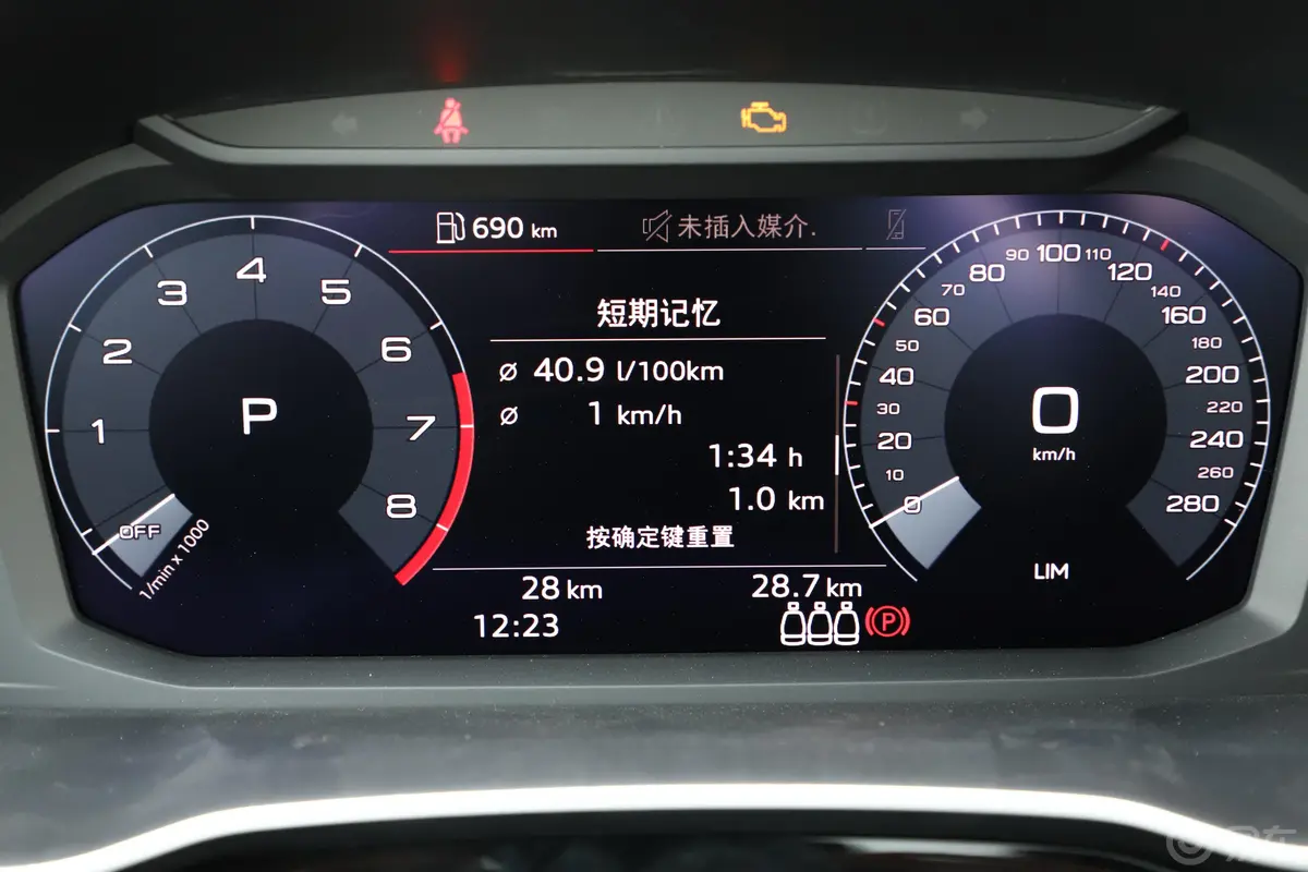 奥迪Q335 TFSI 进取致雅版内饰