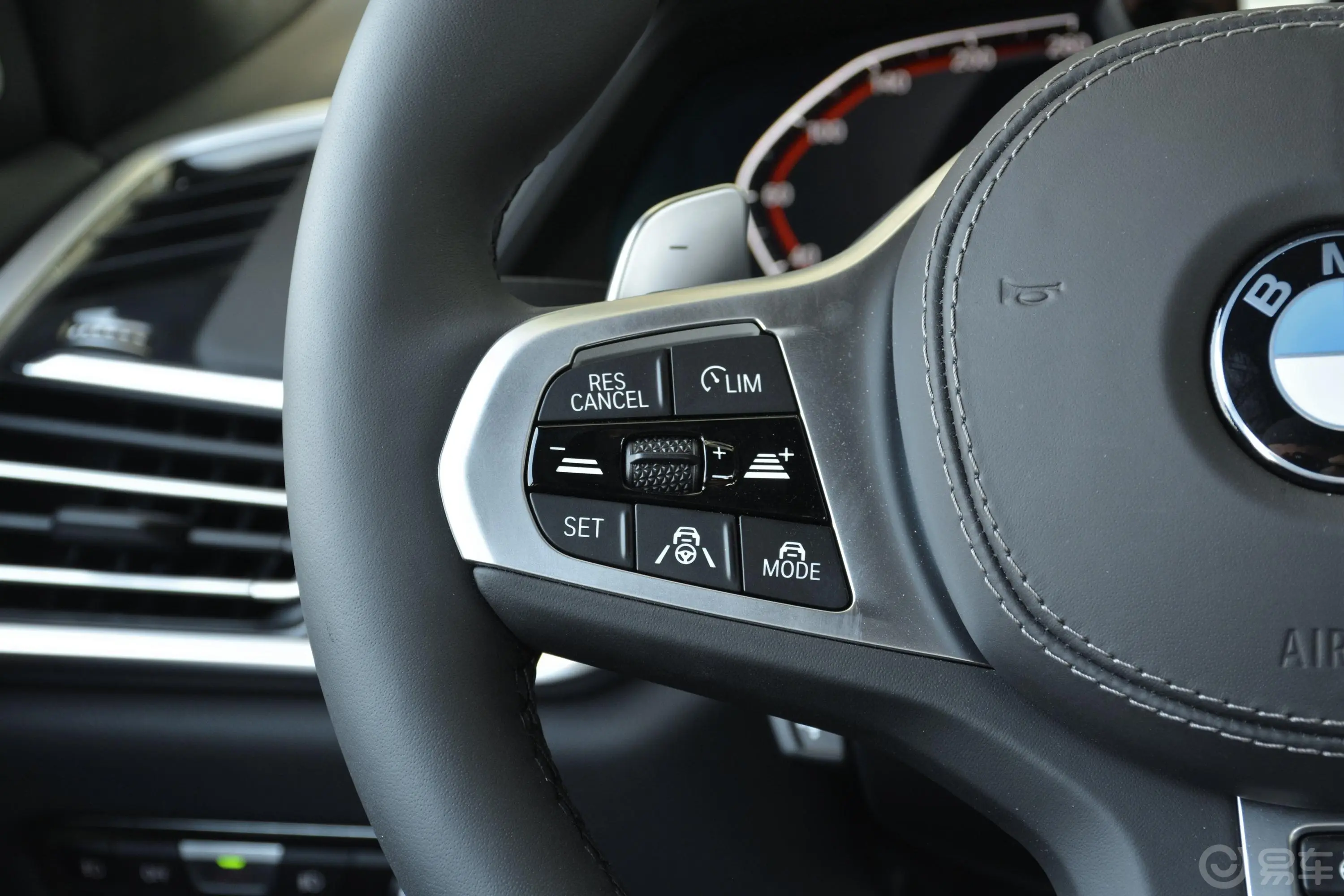 宝马X7xDrive40i 行政版 M运动套装左侧方向盘功能按键