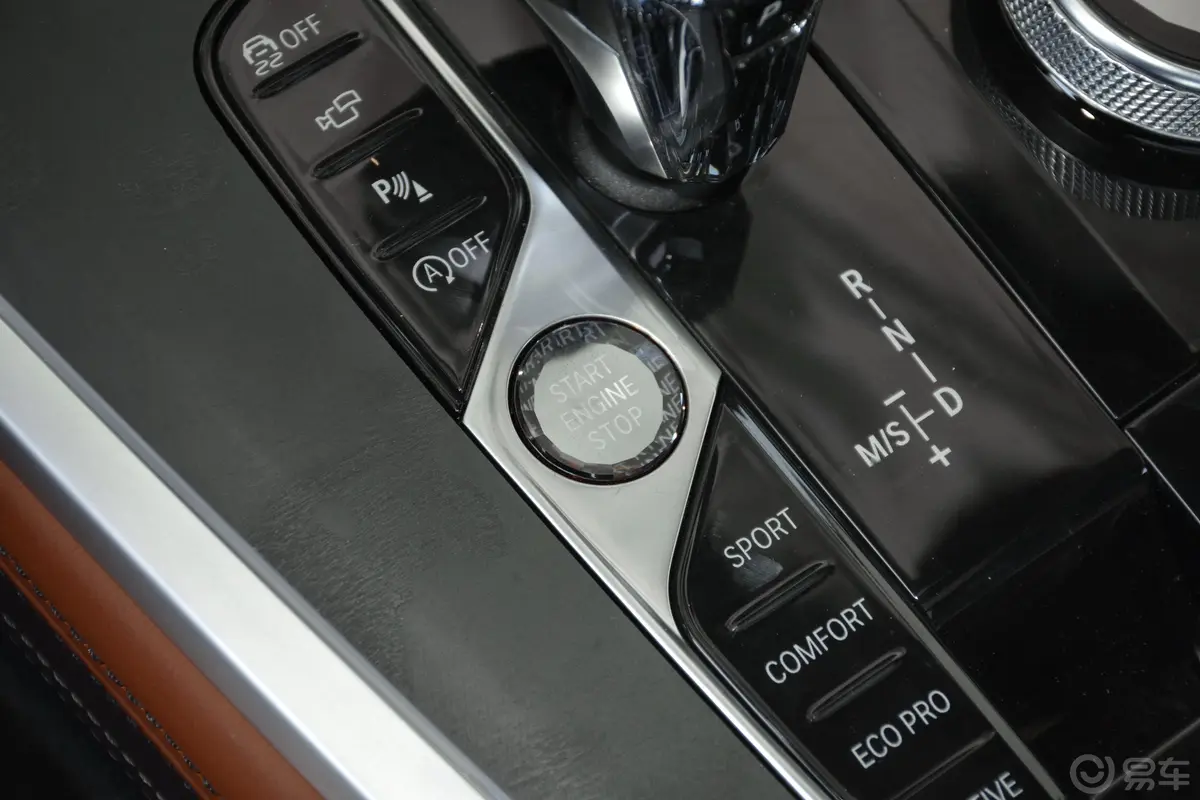 宝马X7xDrive40i 行政版 M运动套装钥匙孔或一键启动按键