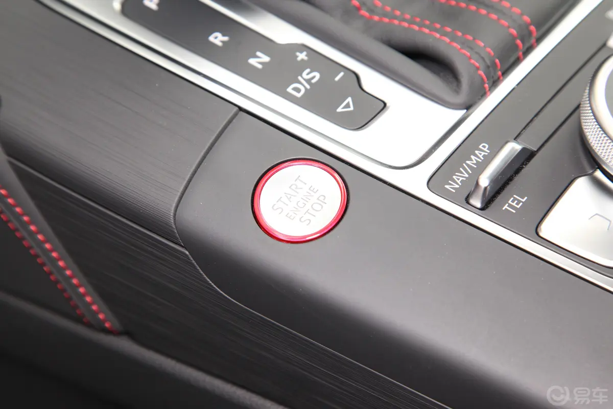 奥迪S32.0T Limousine钥匙孔或一键启动按键