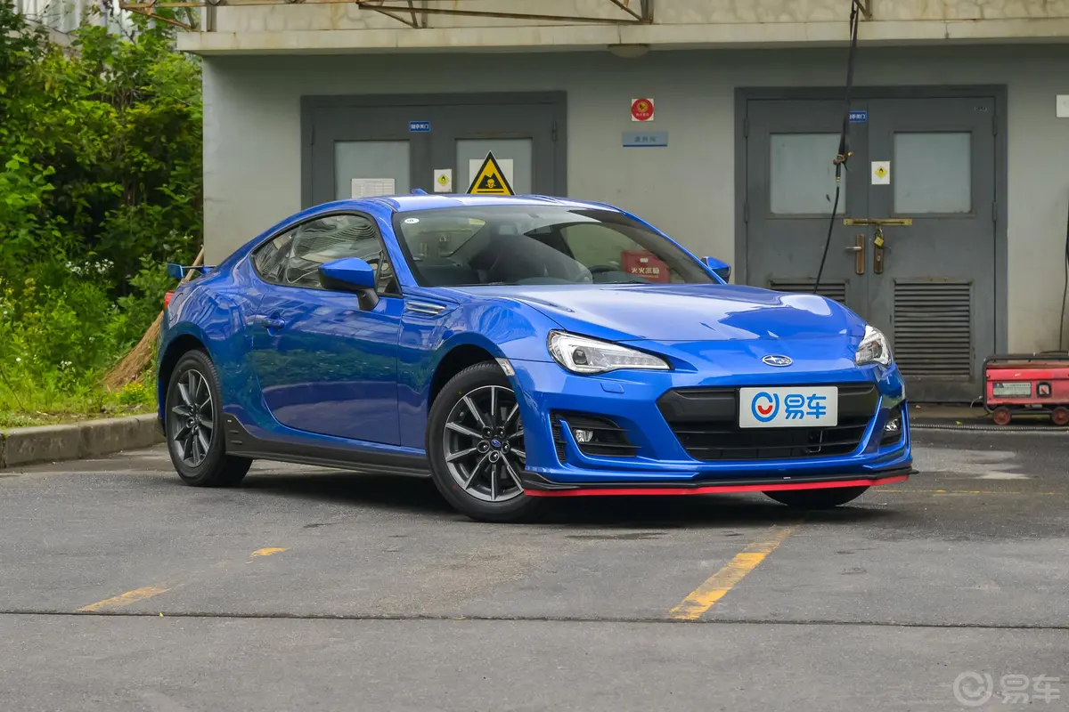 斯巴鲁BRZ2.0i 手动 type-RS胎压信息铭牌