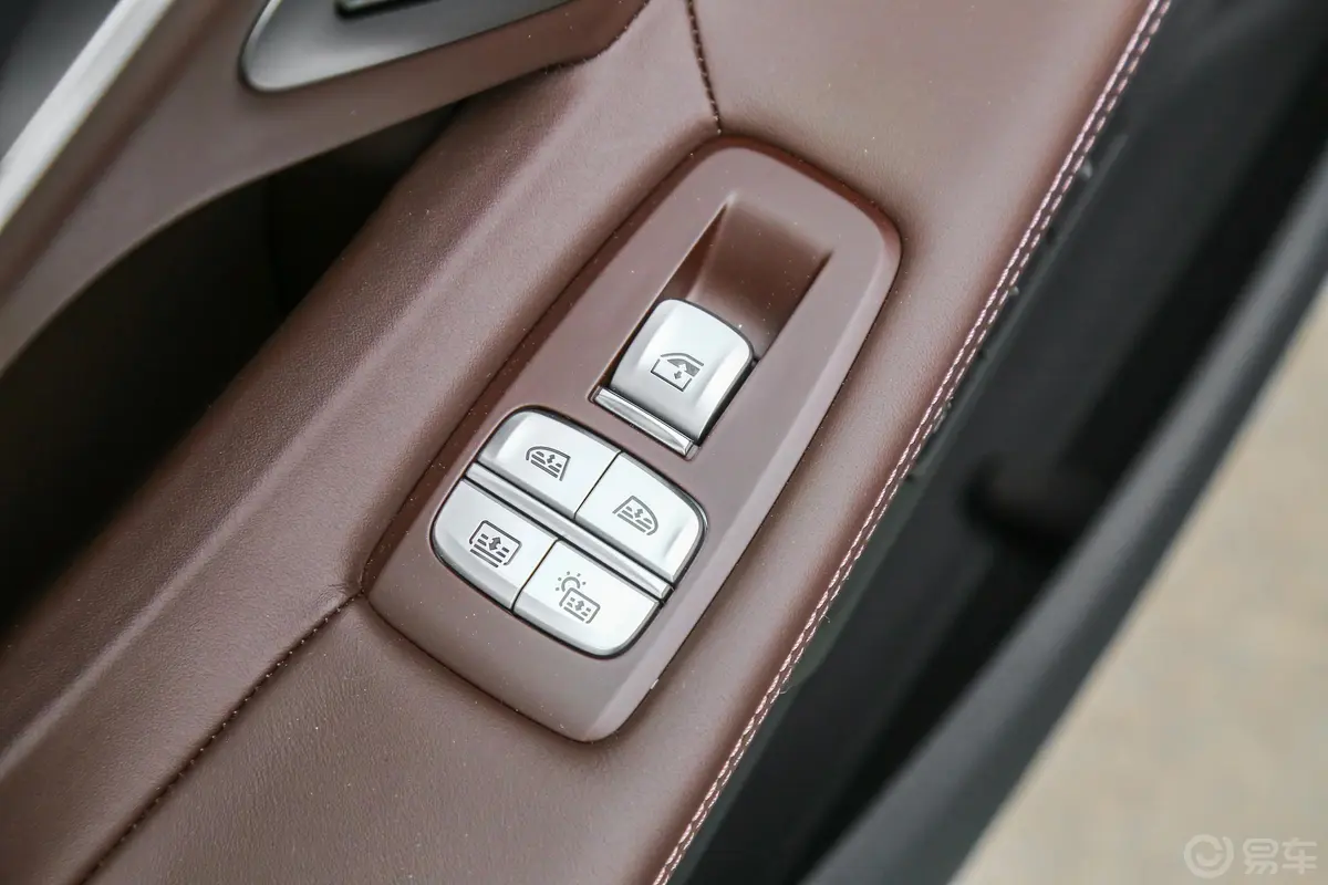 宝马7系730Li 尊享版 M运动套装后车窗调节