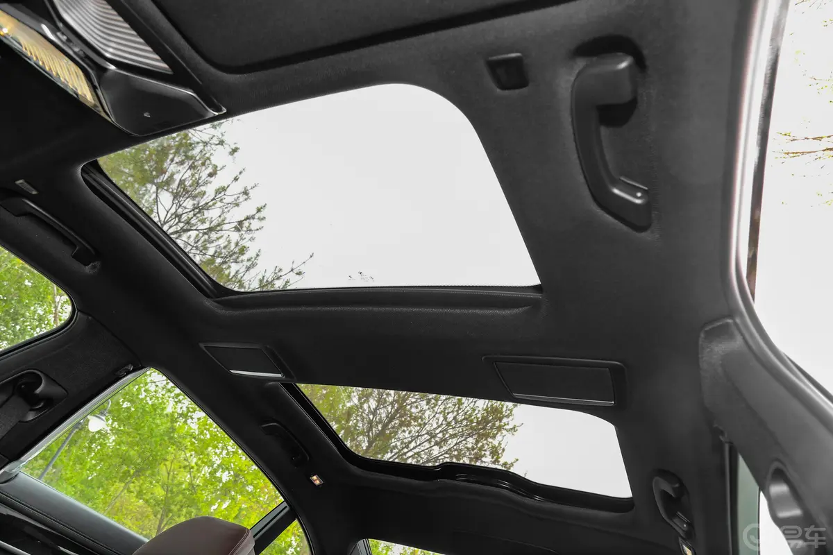 宝马7系730Li 尊享版 M运动套装天窗内拍关闭