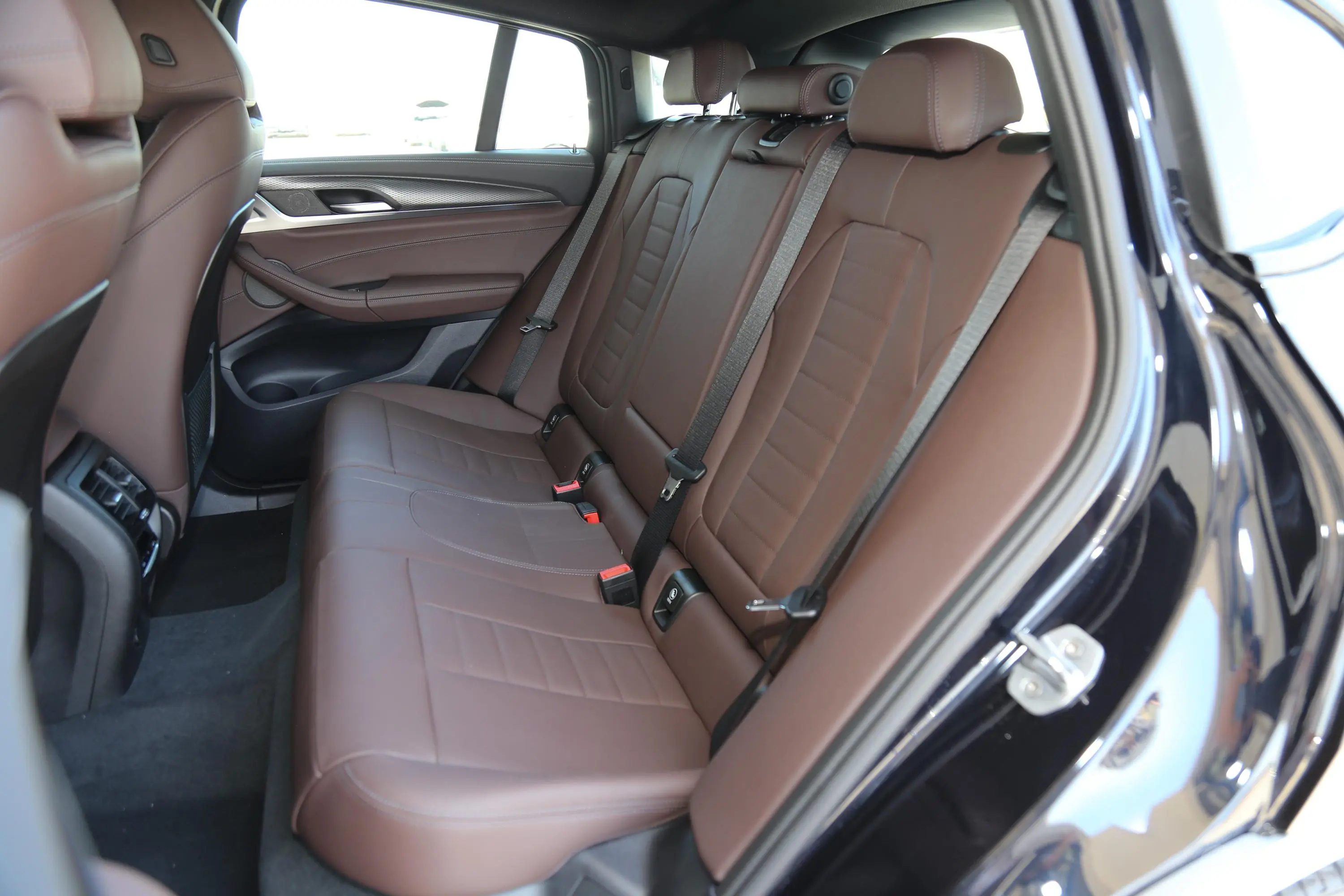 宝马X4xDrive30i M越野套装后备厢空间特写