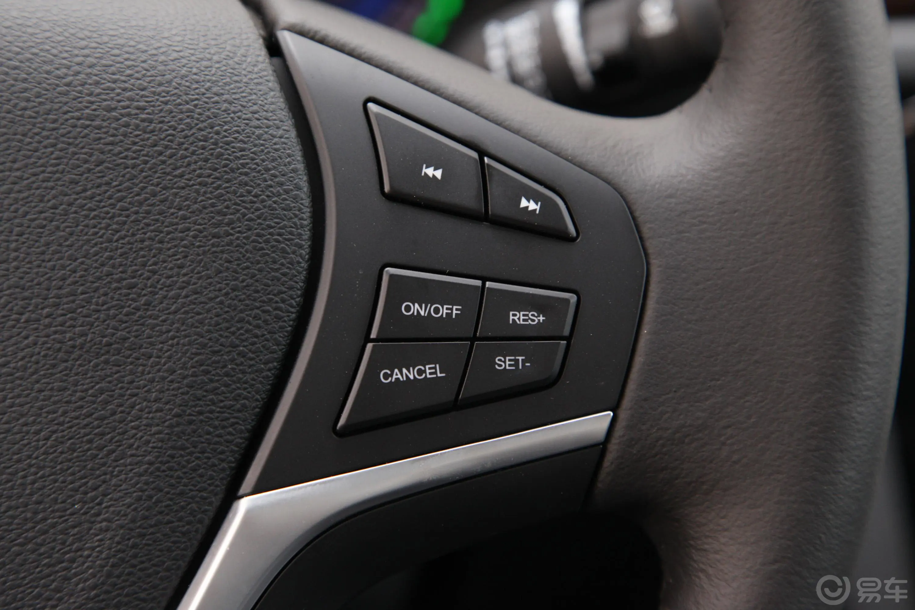 众泰Z500 EVPro 豪华版右侧方向盘功能按键