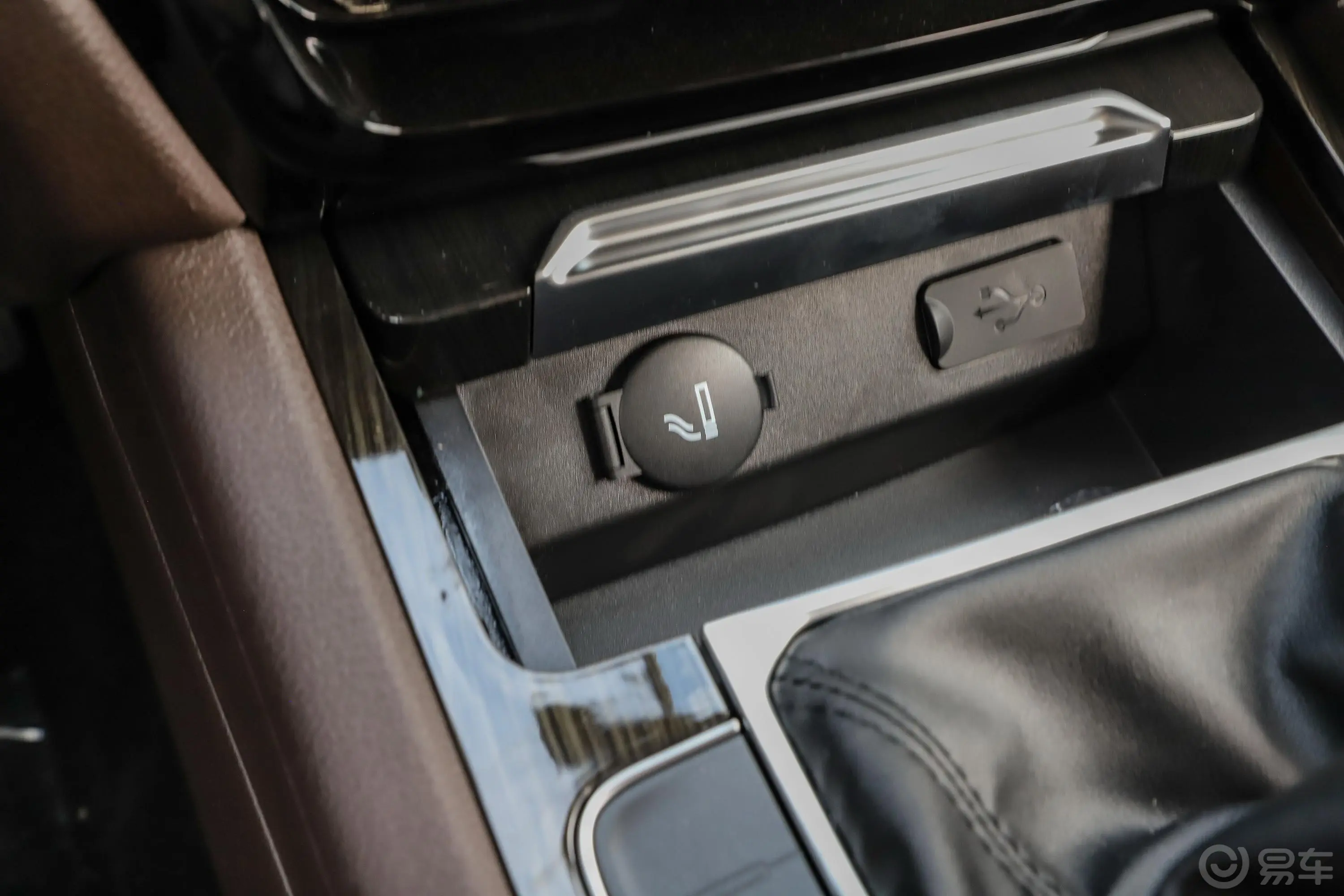 风行M6长轴 1.5T 手动 豪华版 7座内饰