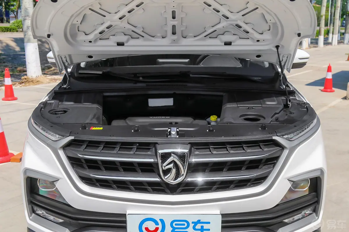 宝骏5301.5T CVT 精英型 7座 国V发动机舱整体