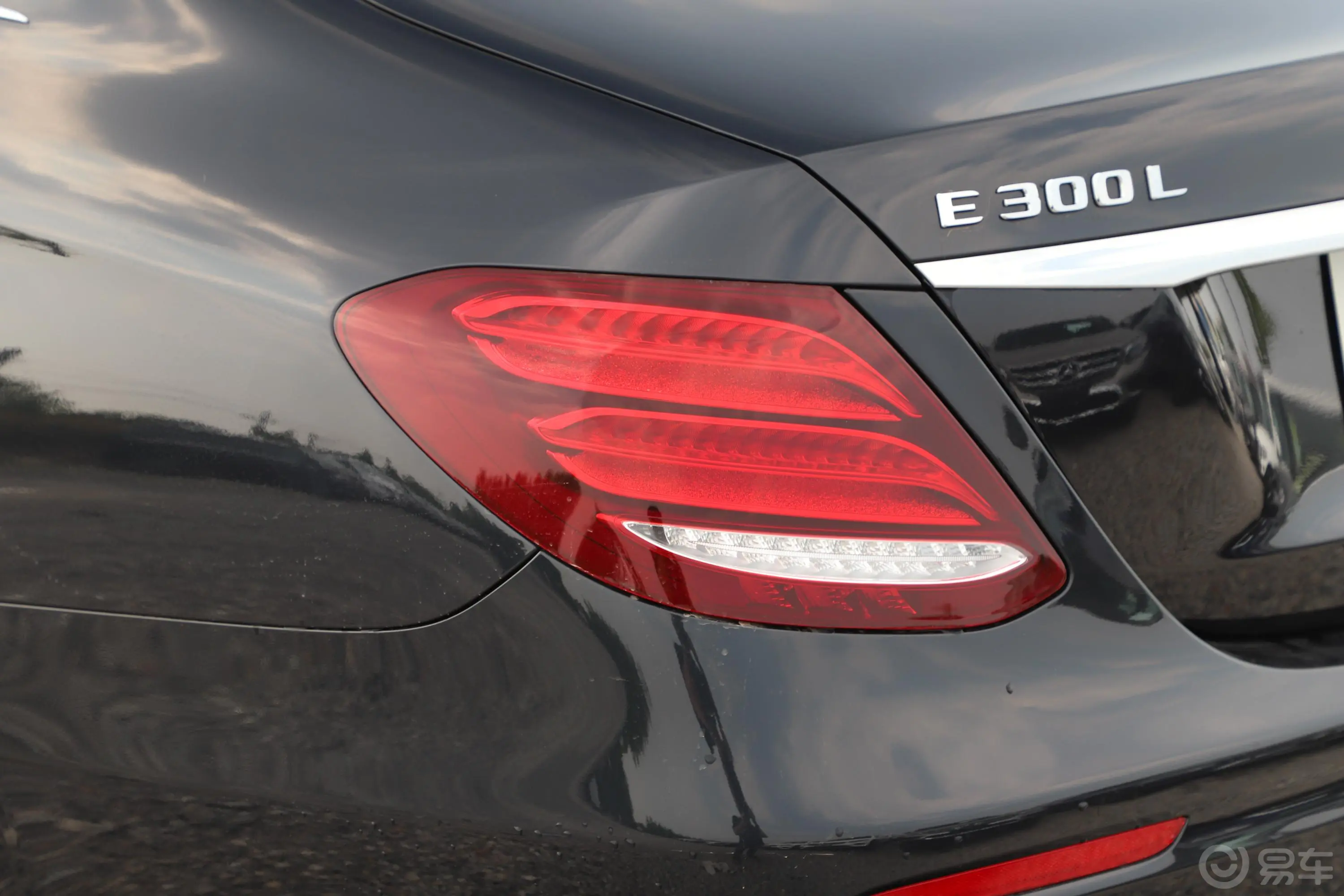 奔驰E级E 300 L 时尚版 运动轿车外观