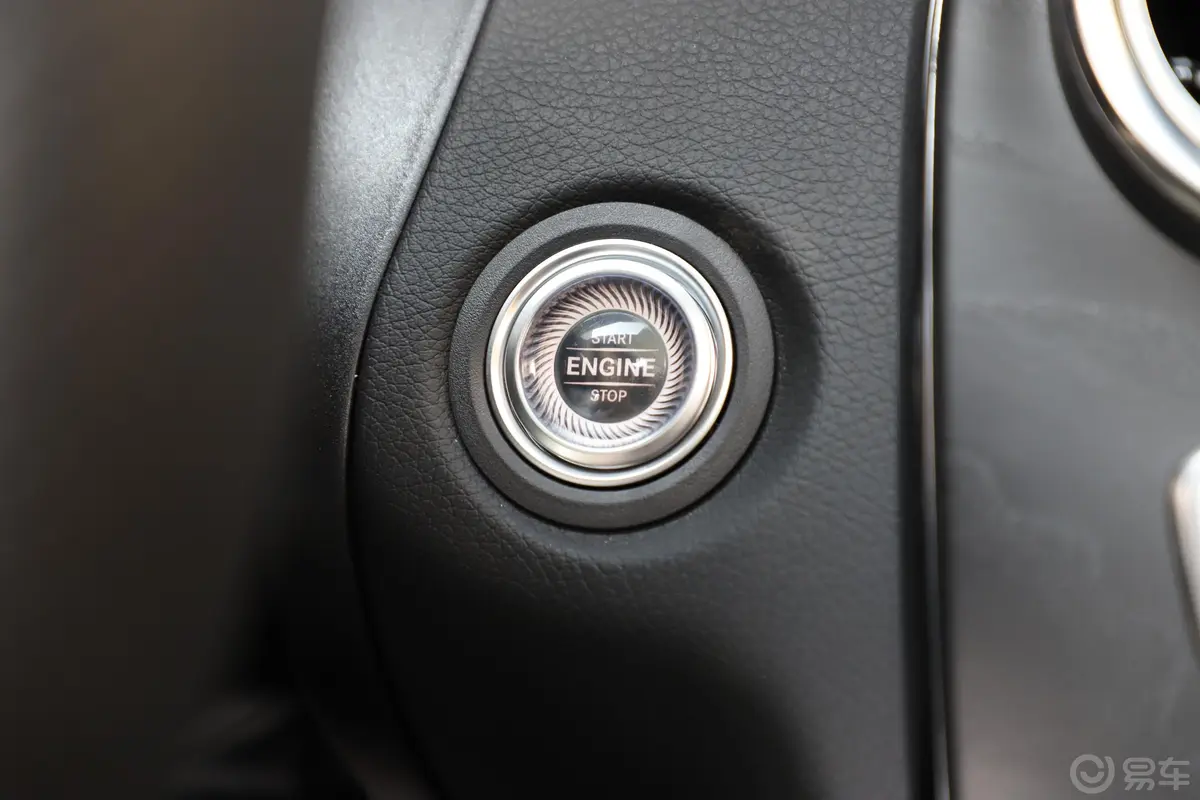 奔驰C级(进口)C 260 4MATIC 轿跑车钥匙孔或一键启动按键