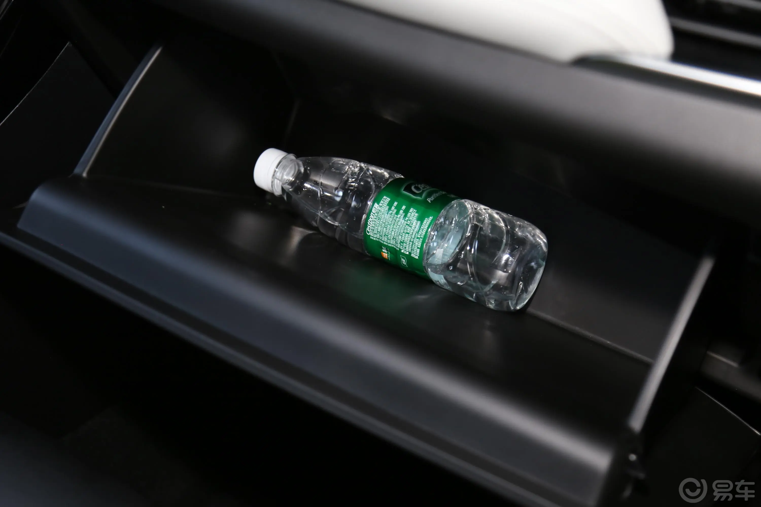 宝骏5301.5T 手动 豪华型 7座 国V手套箱空间水瓶横置