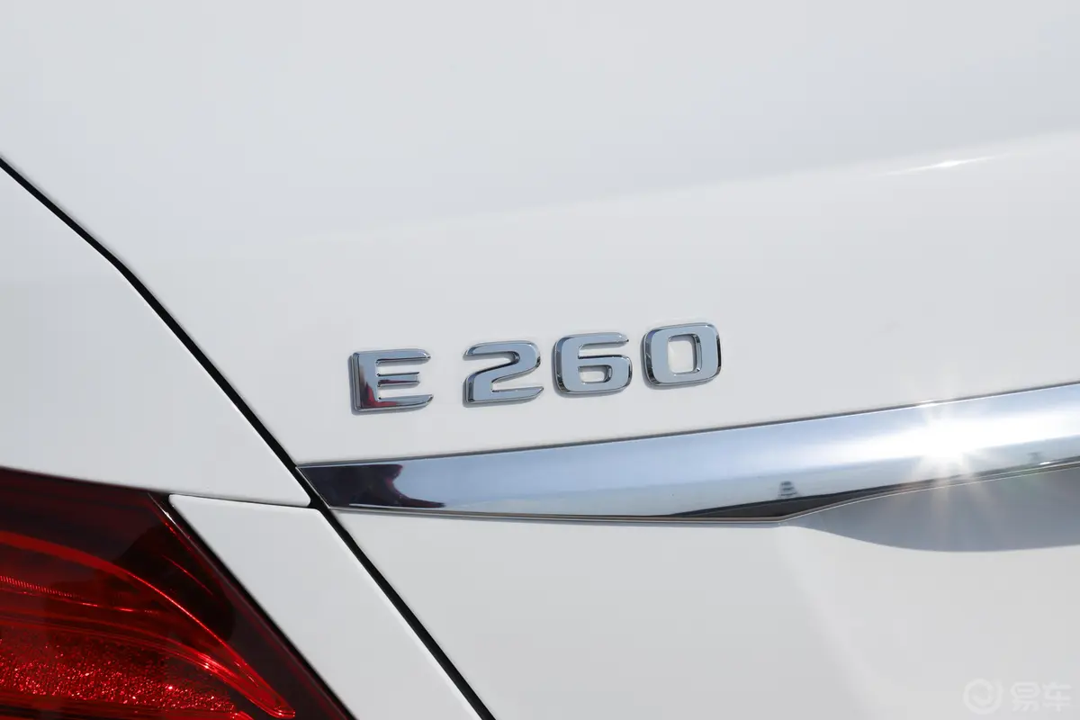 奔驰E级(进口)E 260 4MATIC 运动版外观