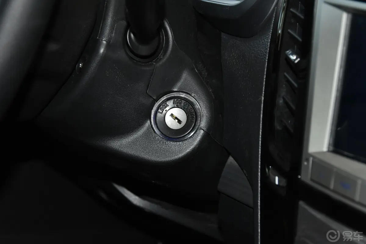 威虎大双排 2.4L 手动 两驱 豪华版 汽油钥匙孔或一键启动按键