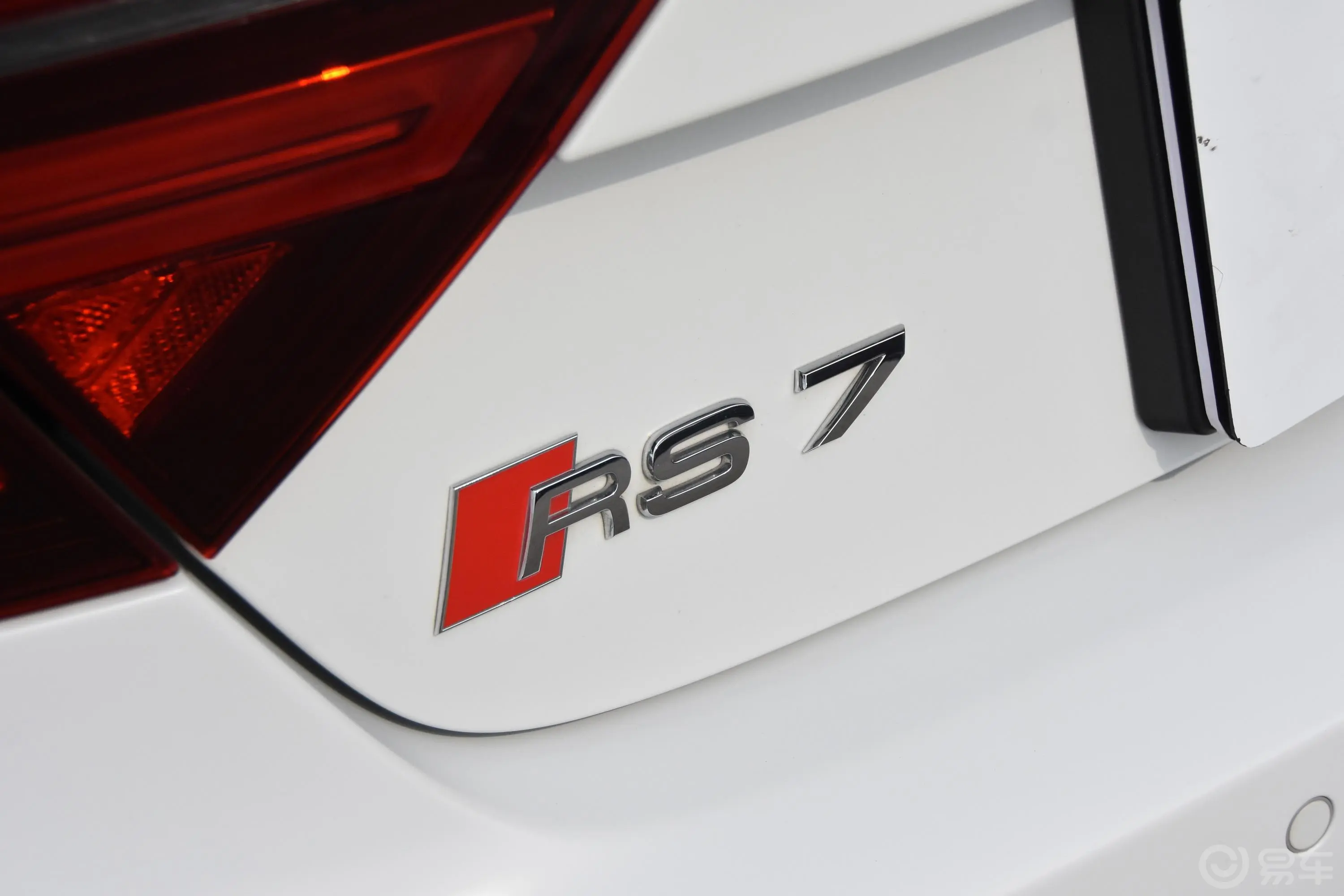 奥迪RS 74.0T Sportback外观